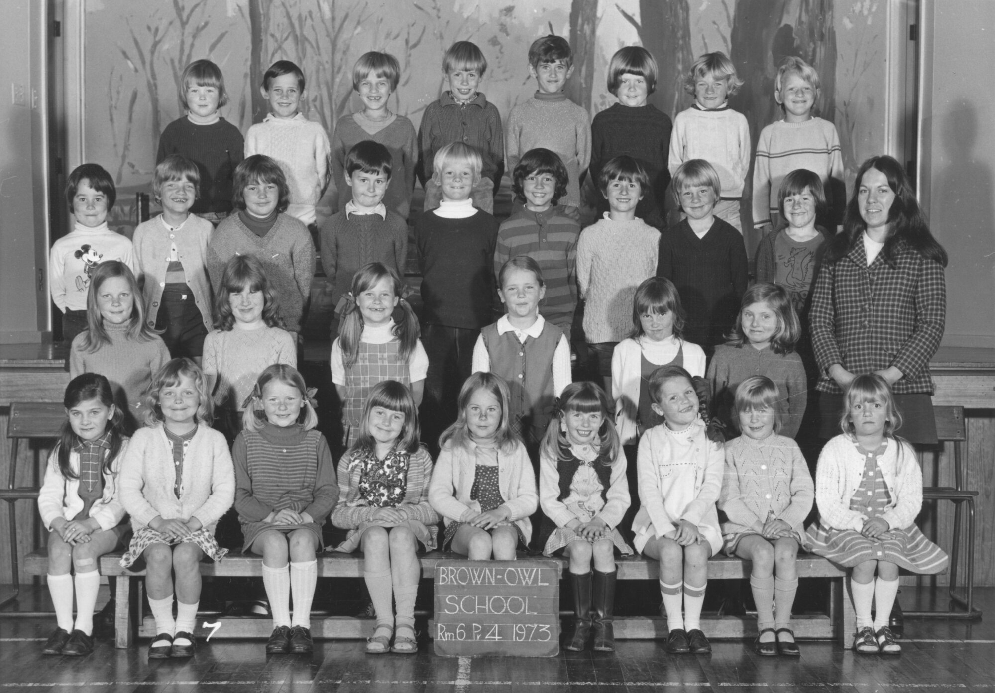 Brown Owl School 1973 Room  6; Primer 4. [P2-1331-2989]