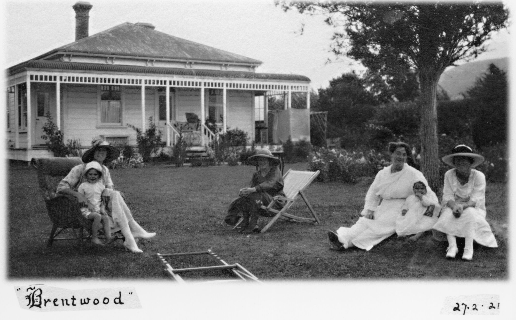 Brentwood, Ruahine Street; 27-2-21; view of women and children.