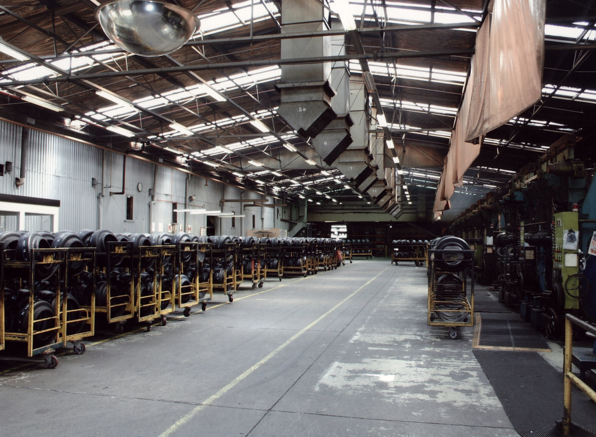 Dunlop tyres; moulding; Autoform presses and hammock racks