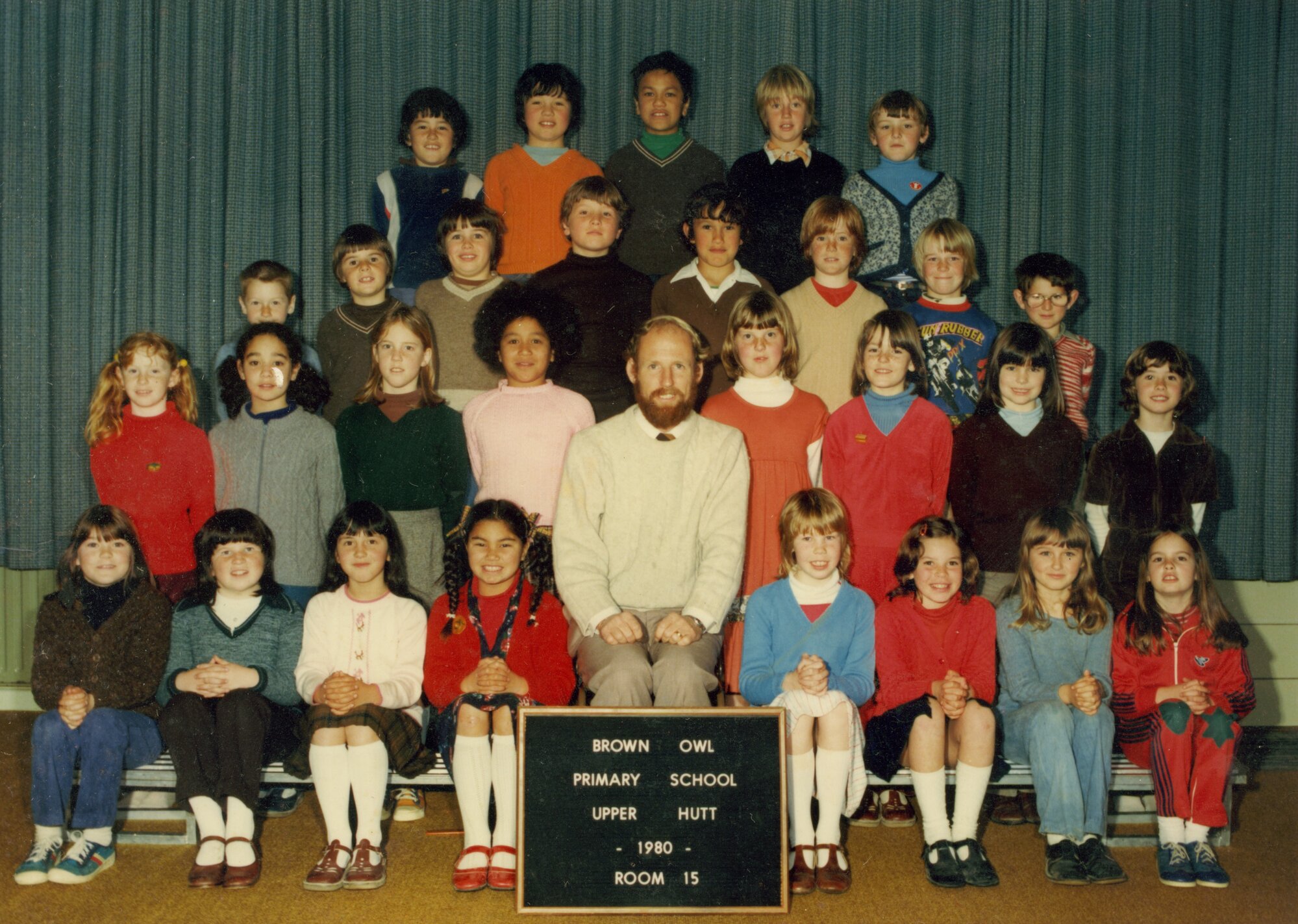 Brown Owl School 1980 Room 15; Mr Roughton. | Upper Hutt City Library