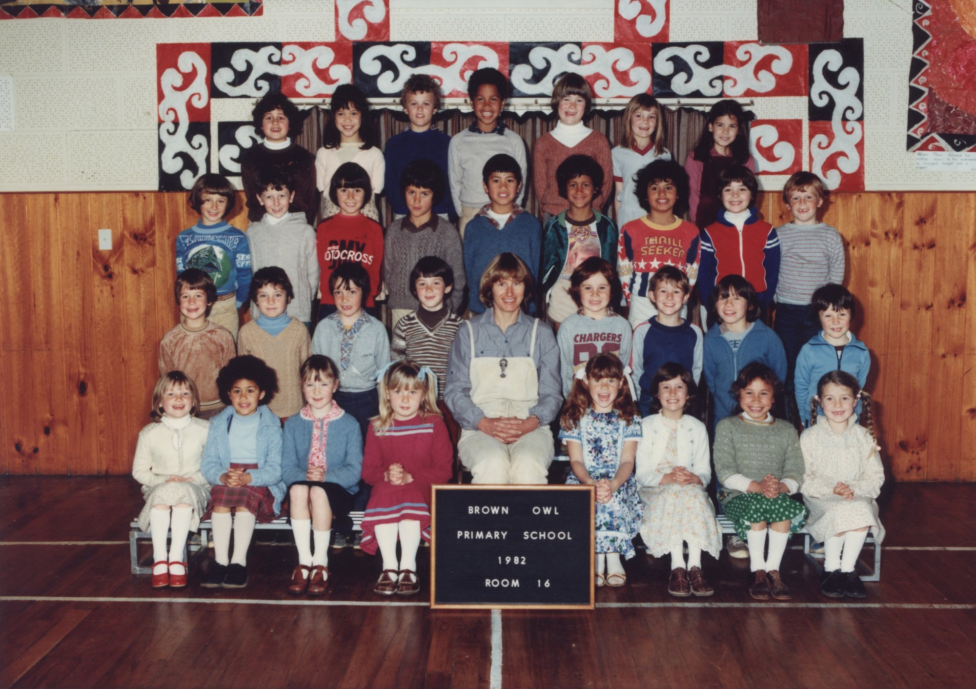 Brown Owl School 1982 Room 16; teacher Mrs A Stephenson.
