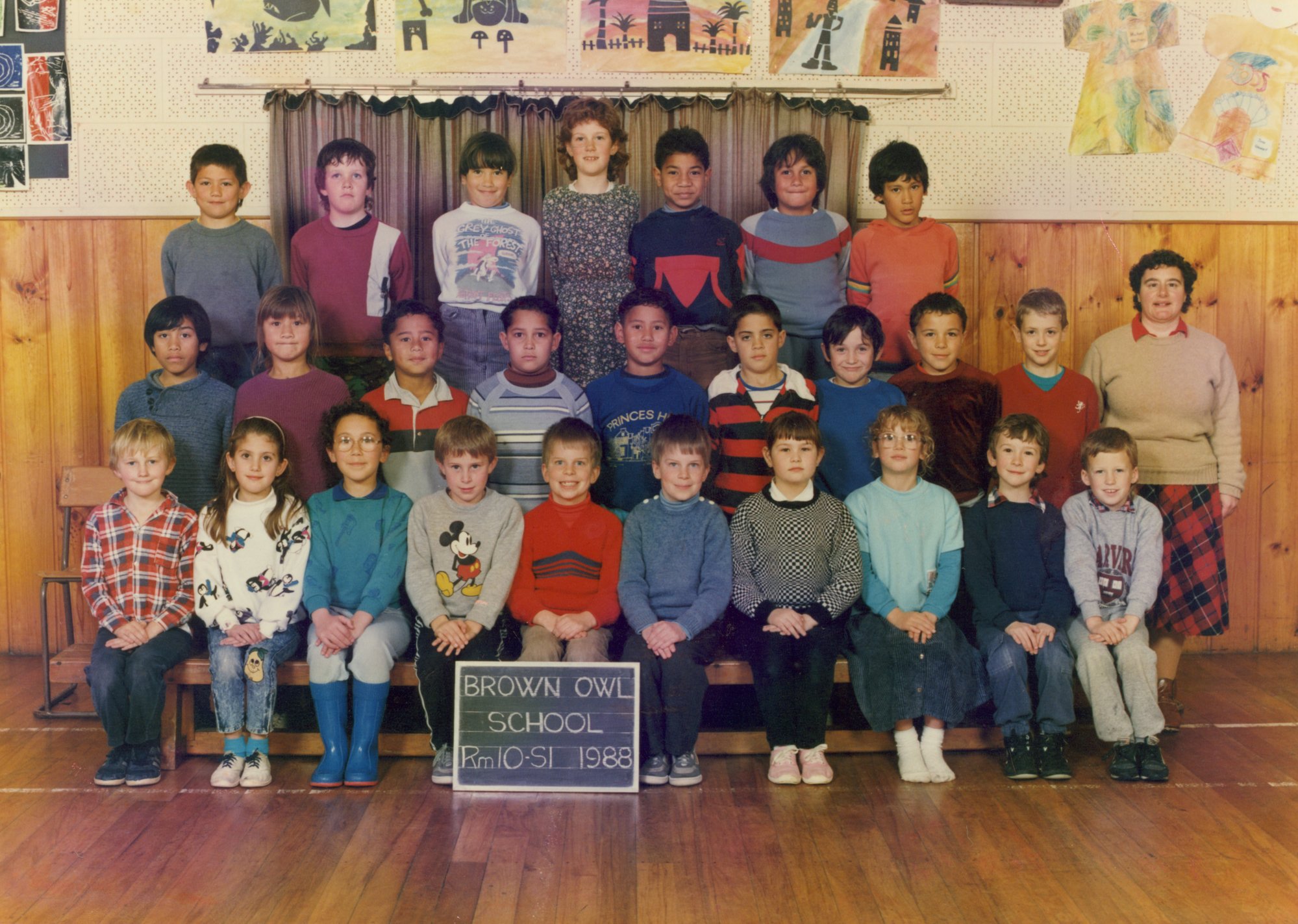 Brown Owl School 1988 Room 10 Standard 1; teacher, Mrs Sanders.