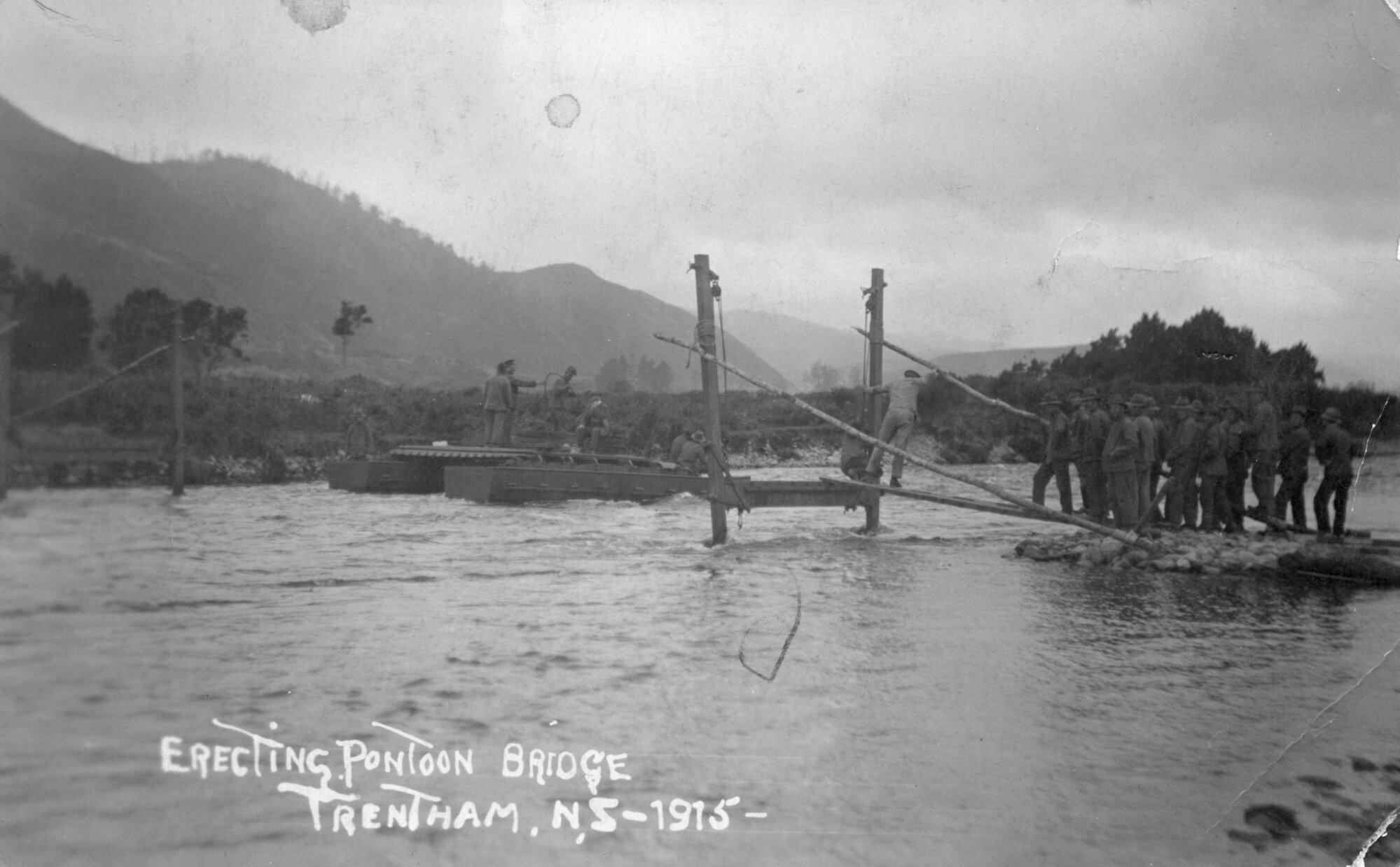 Army; erecting a pontoon bridge, Trentham 1915.
