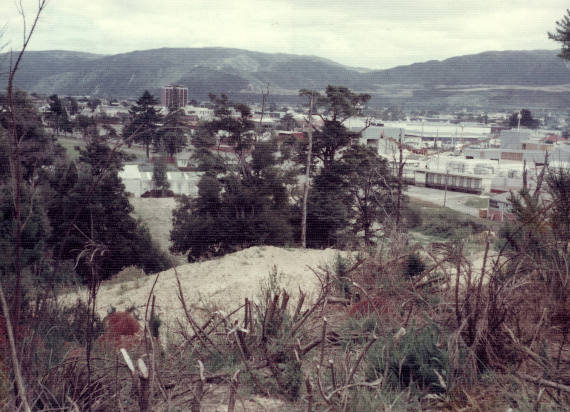 Kingsley Heights 1976 01; first street (King Charles Drive) chainage 200 metres
