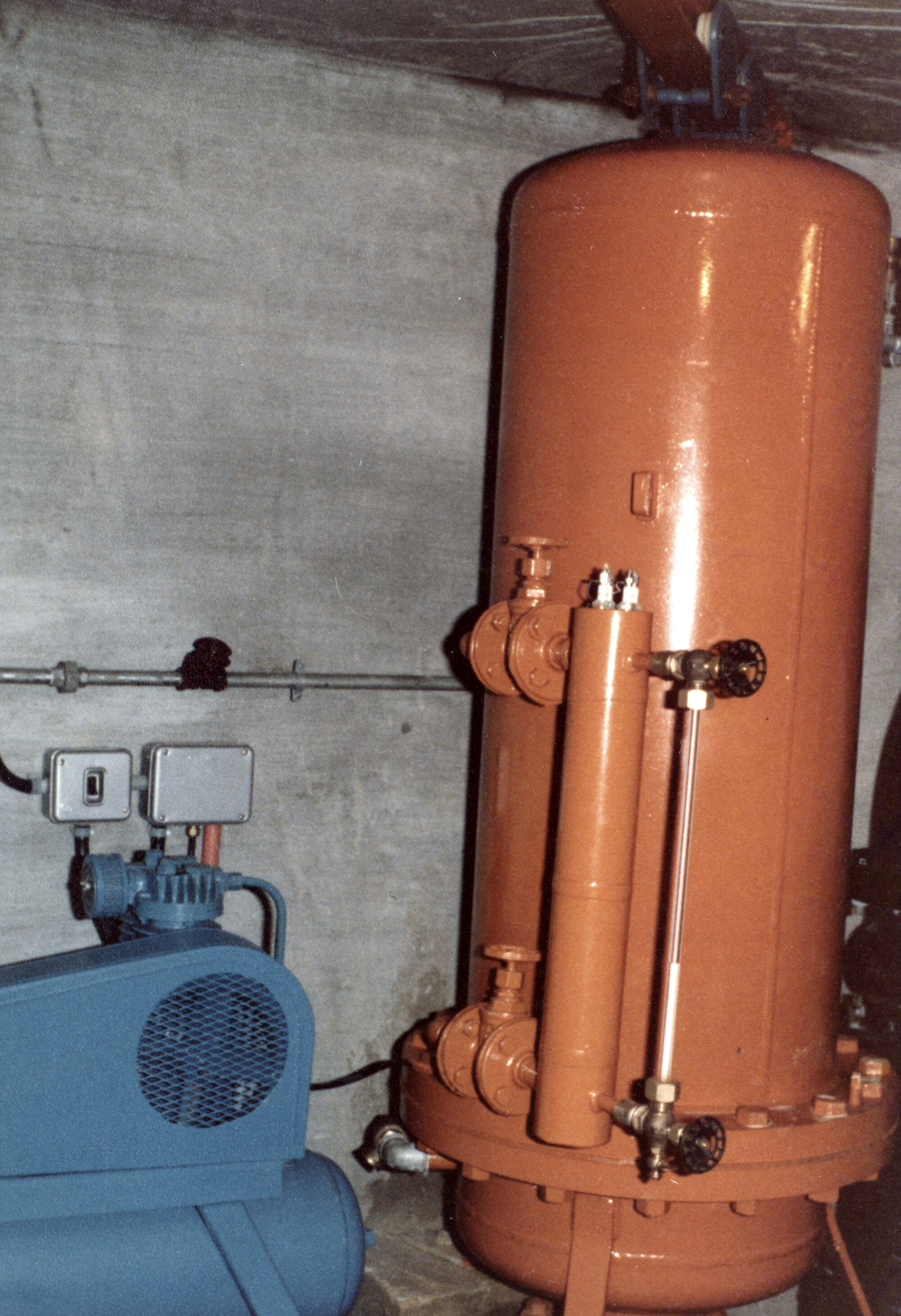 Kingsley Heights 1978 06; pumps &amp; pressure vessels 02