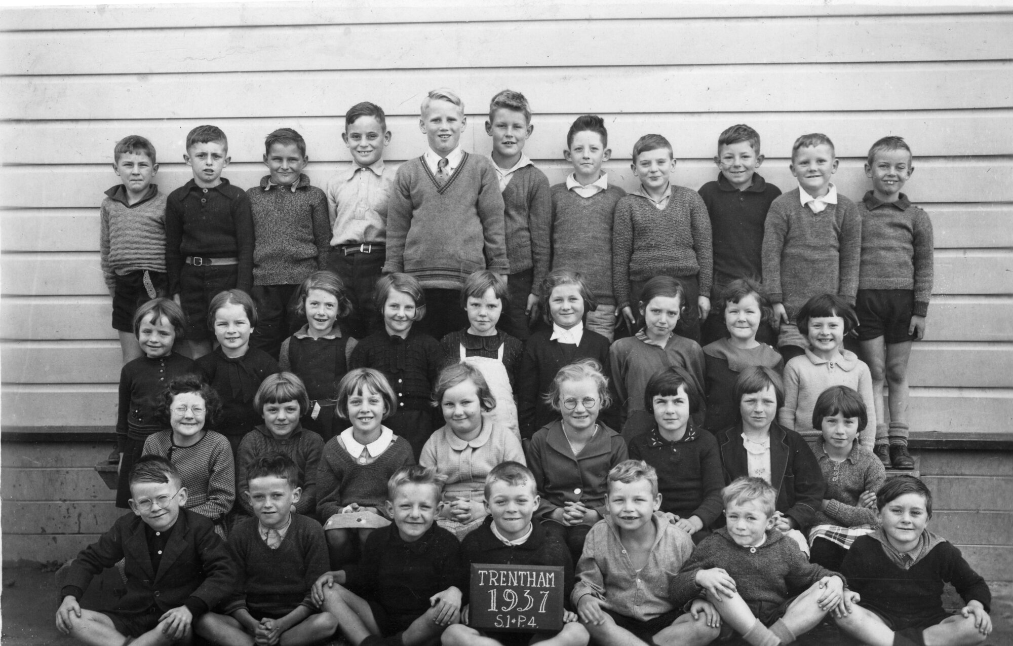 Trentham School, 1937, Standard 1 and Primer 4. [P1-1084-3453]
