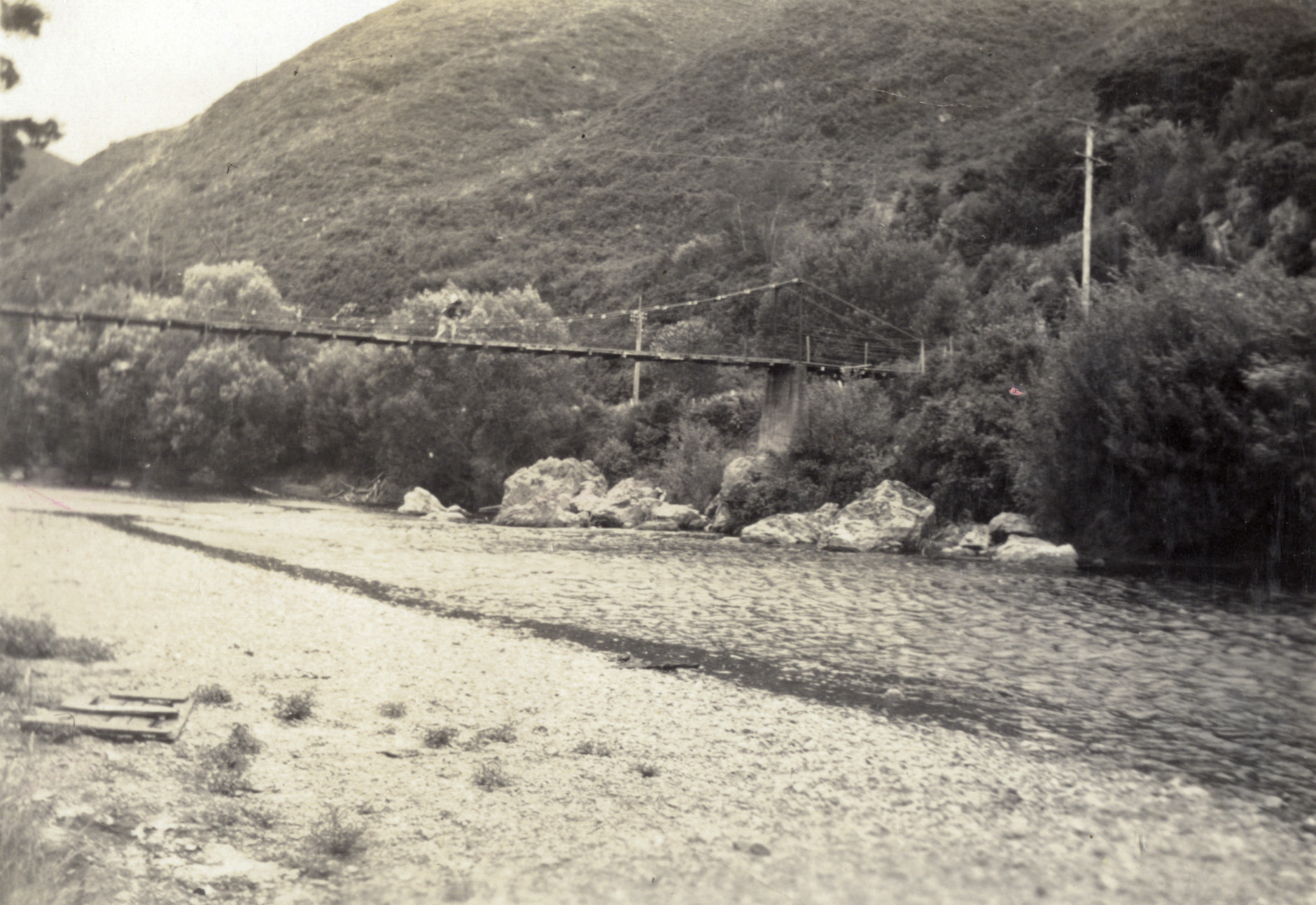 Suspension bridge for access to Benge farm, west of Te Marua