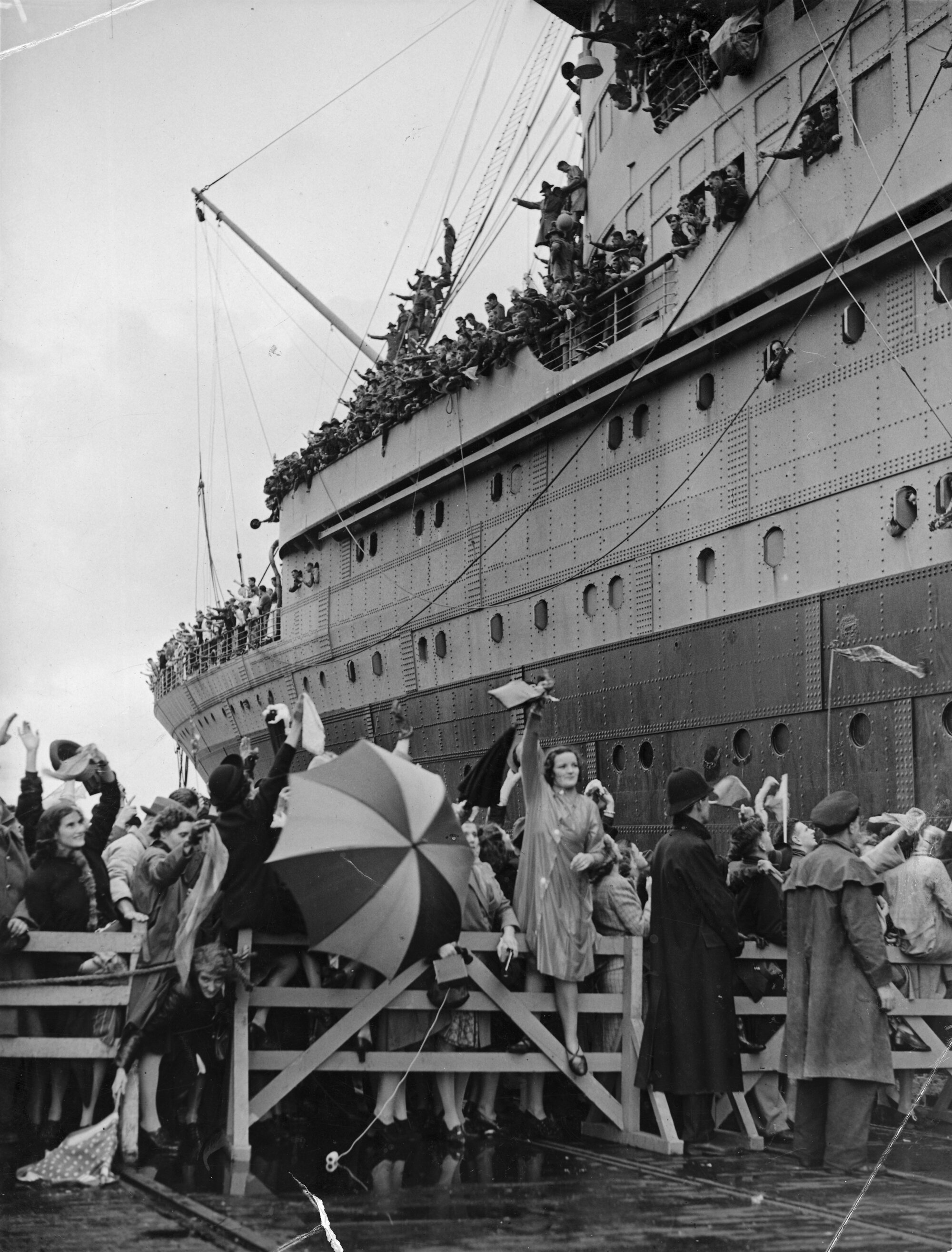 Troop ship leaving Wellington, World War 2
