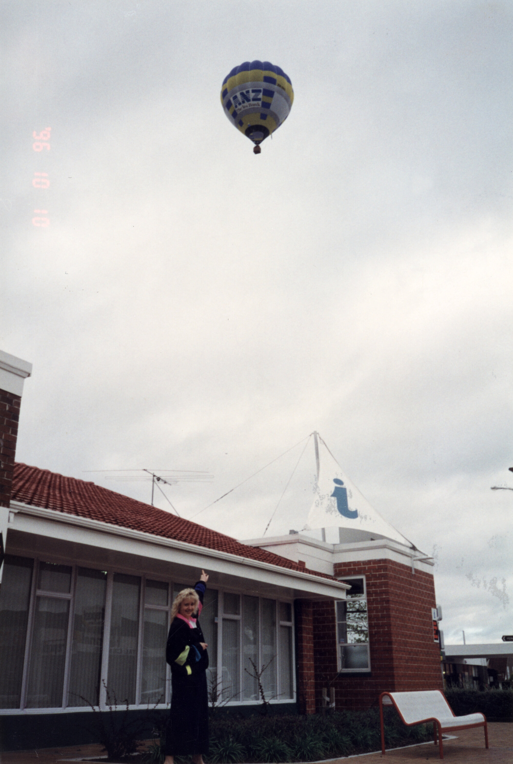 Hot air balloon flight 3; over the Main Street I-Centre