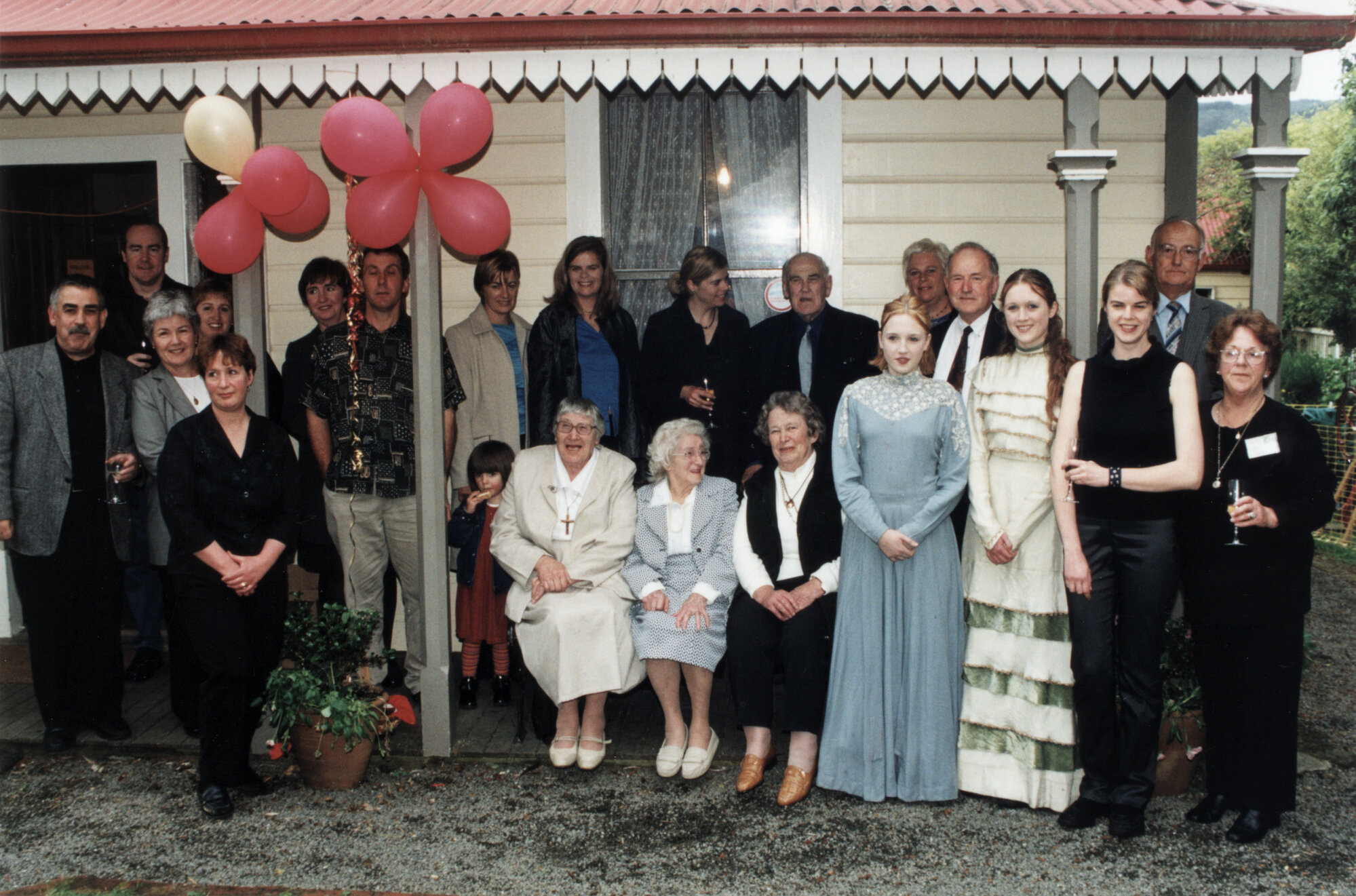 Golders Cottage 125th anniversary group; probably all Golder descendants.