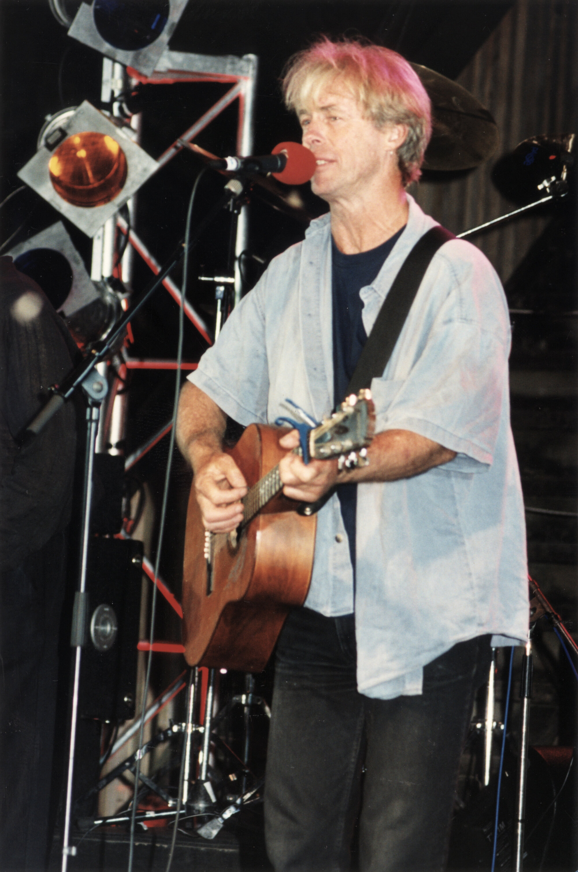 Upper Hutt City of Song concert 2000; Harcourt Park; Wayne Mason, of The Fourmyula.