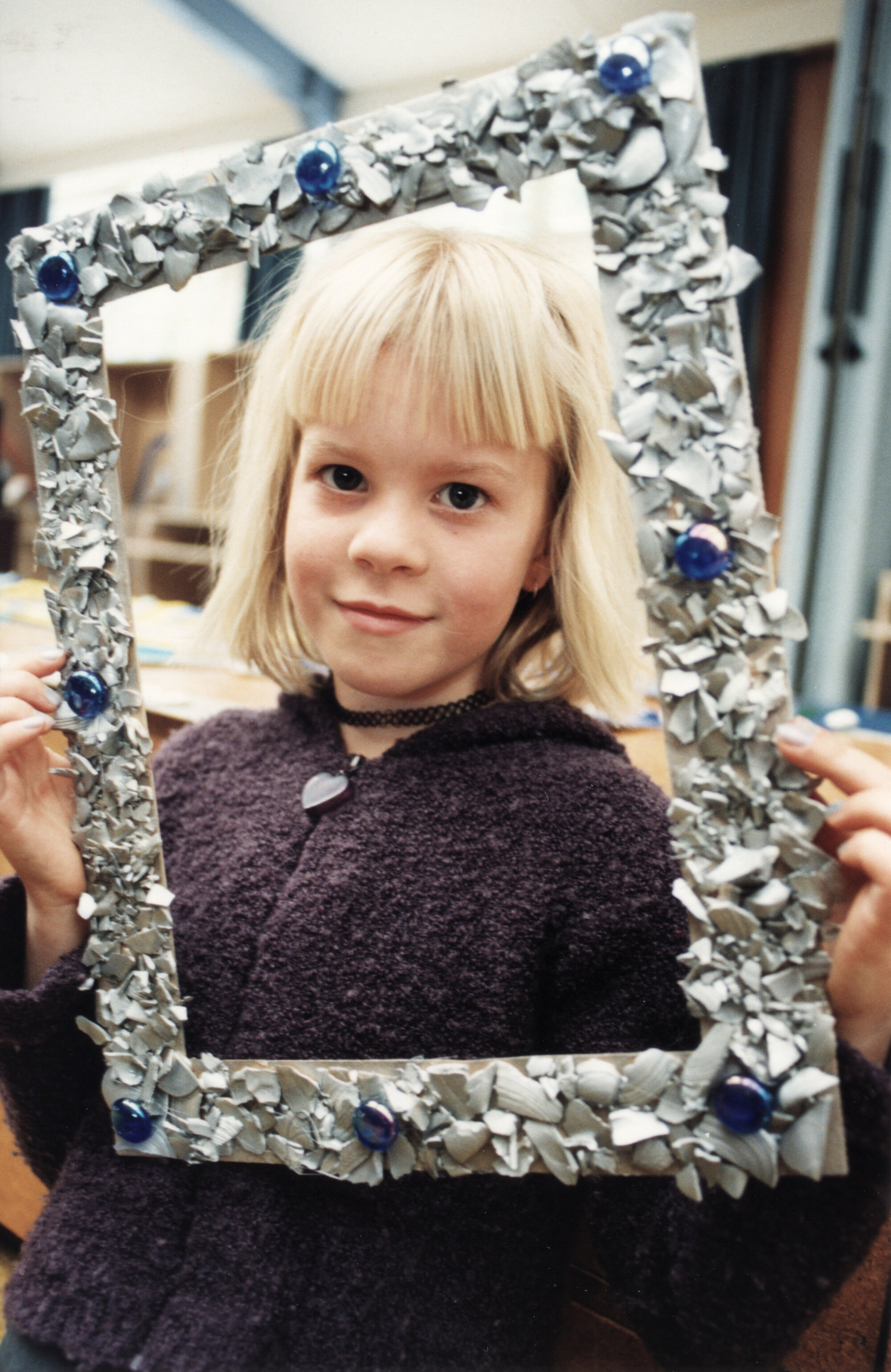Maoribank School 'Fabulous Frames' technology project; Nicole Avison, 7 with frame covered with spray-painted broken shells.