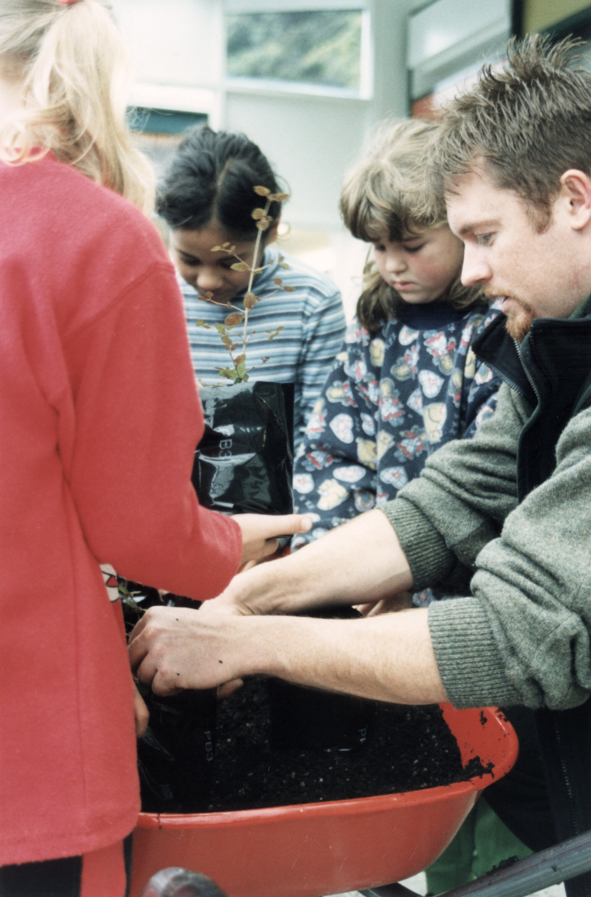 Plateau School; pupils planting around 500 seedlings at Kaitoke Regional Park, for Arbor day 2001.