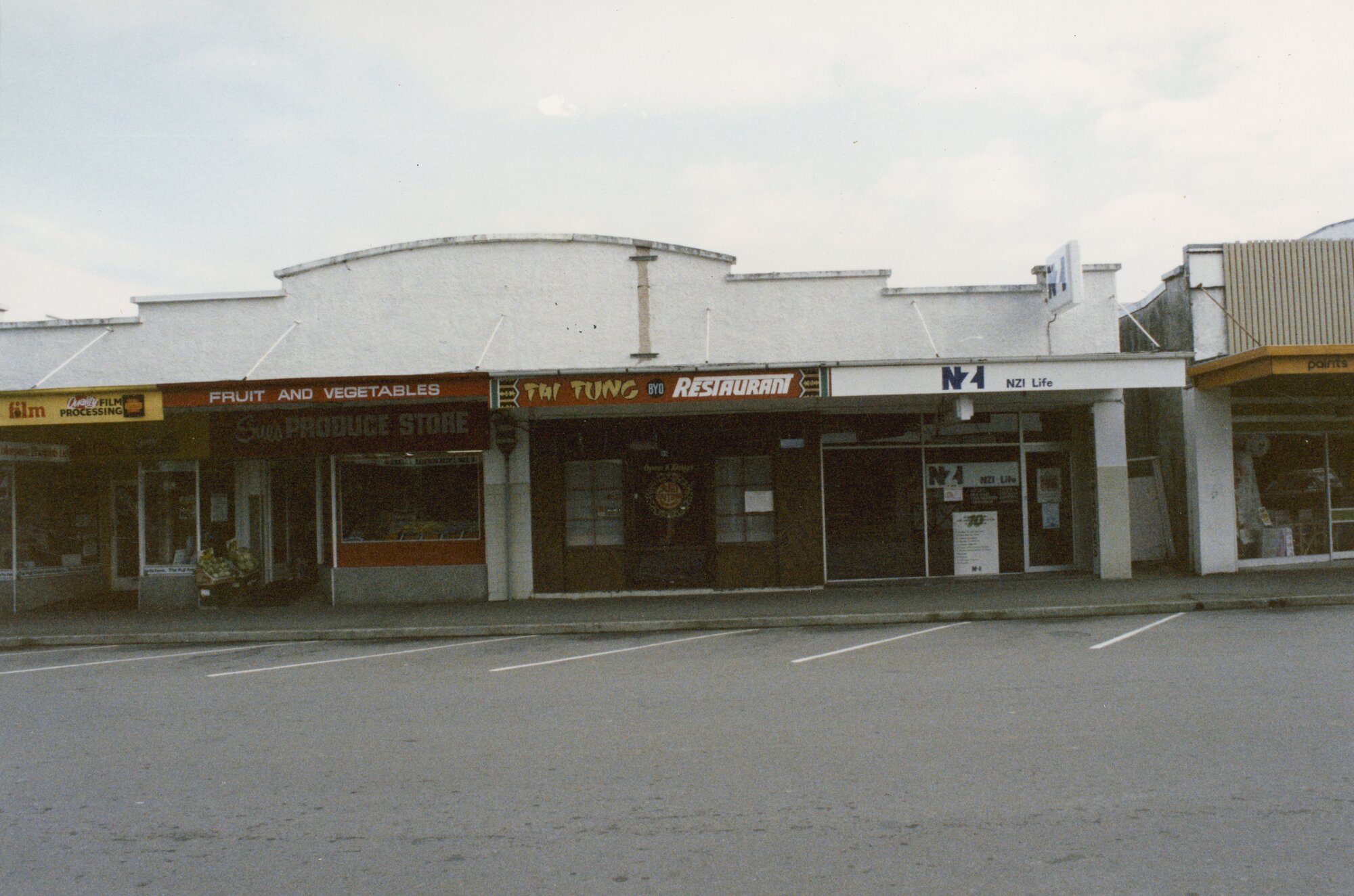Main Street 1989  3; Sue's Fruit and Vegetables, Tai Tung Restaurant, NZI Life. 