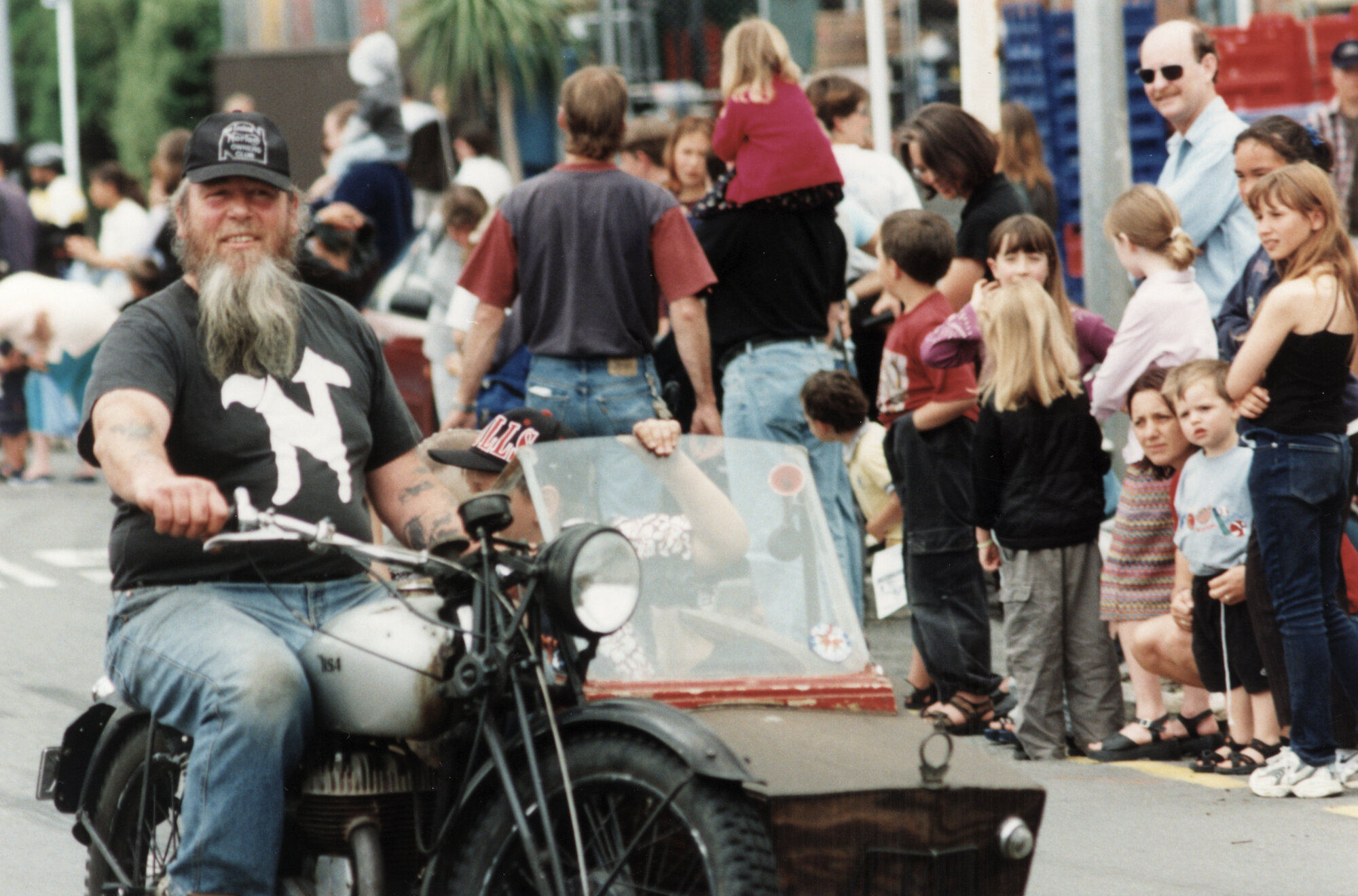 Christmas Parade 2000; 8 | Upper Hutt Libraries