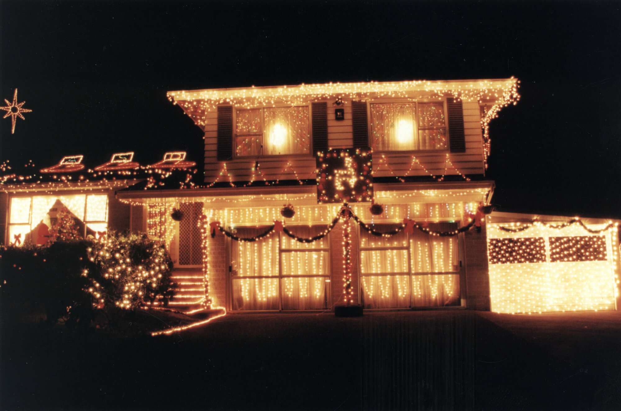 Christmas lights 2000; 66 Pasadena Crescent, Totara Park