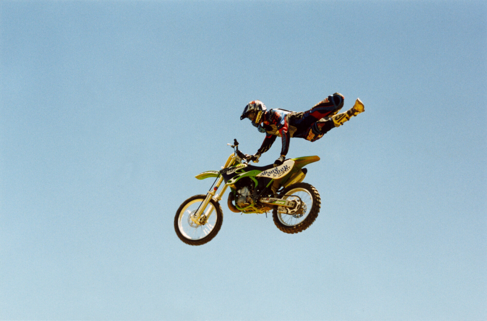 Moto-X; Oceania championships, Moonshine Park; local boy Ryhs Dulieu performing between races.