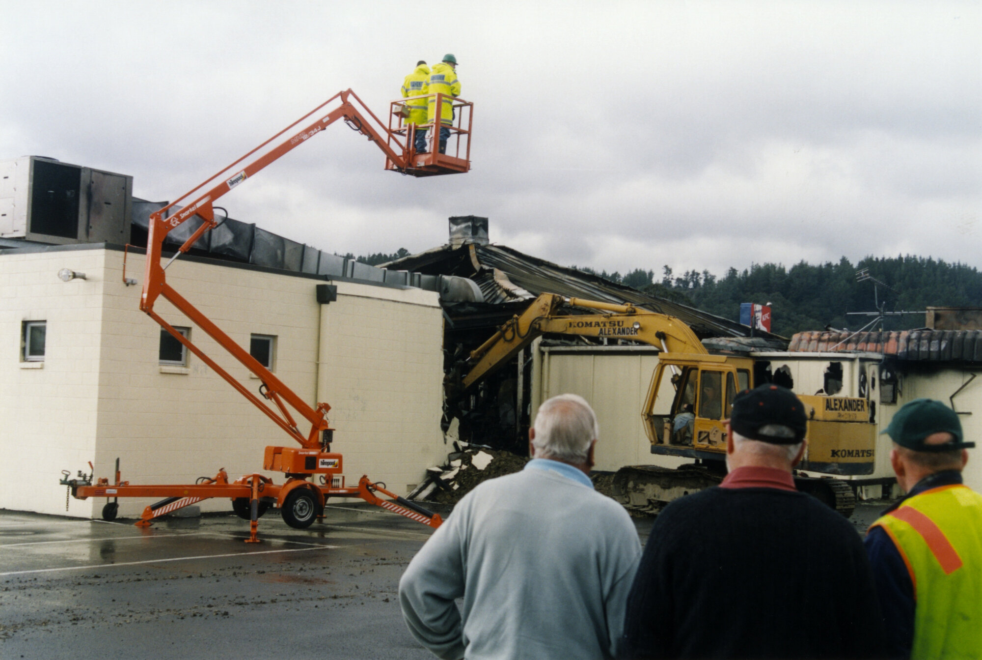 Cossie Club; fire; president Dick Bennett, left, vice-president John Dillon, right, watching Police investigation.