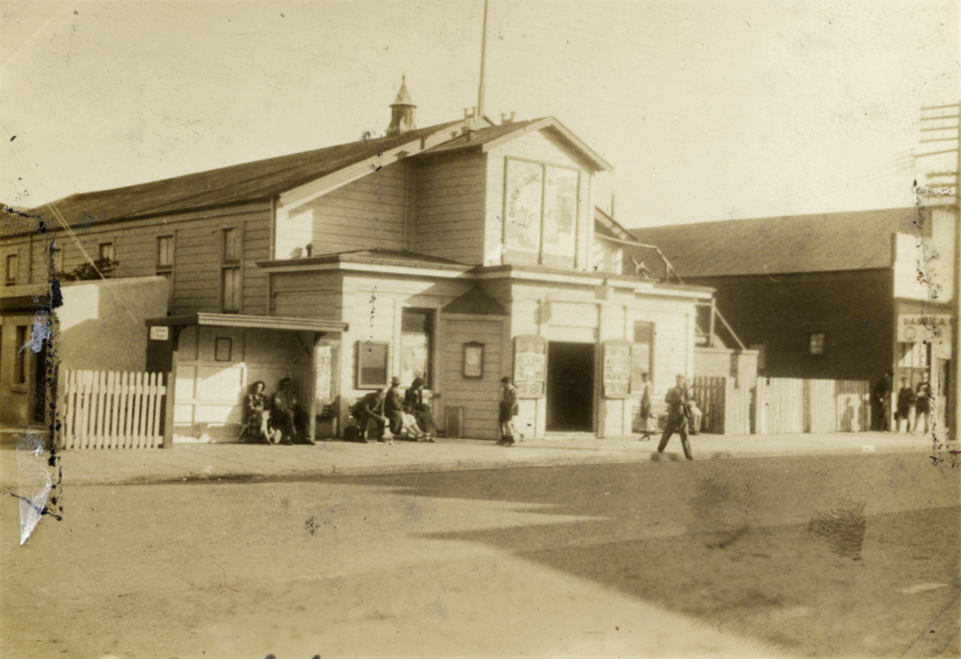 Mayfair Picture Theatre, 1943