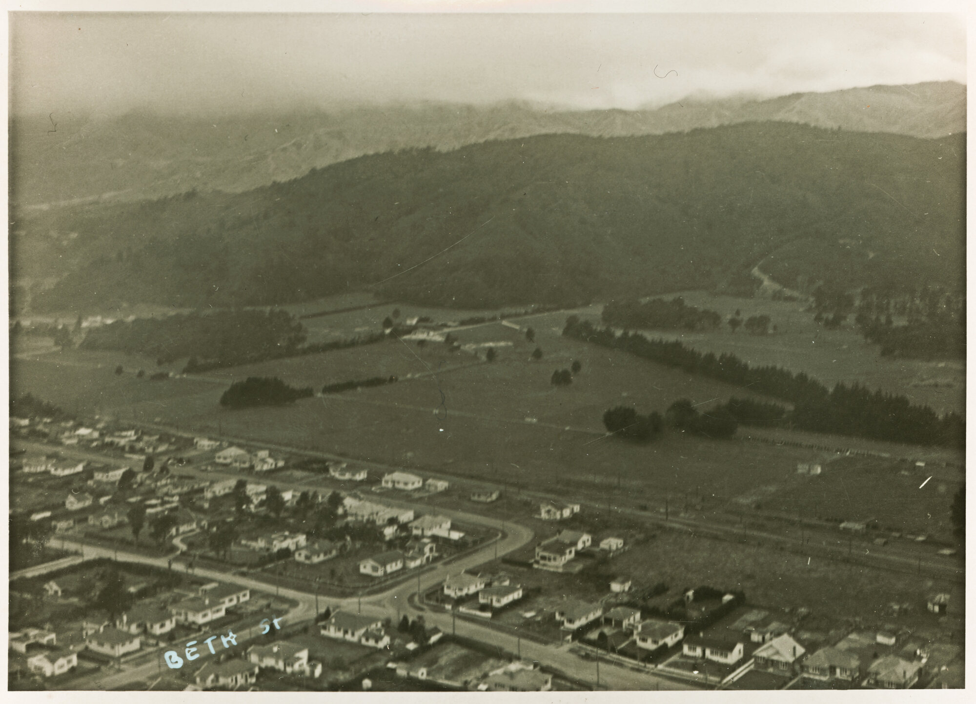 Trentham; aerial photograph, looking east; Miro/Araraino/Beth streets junction at left