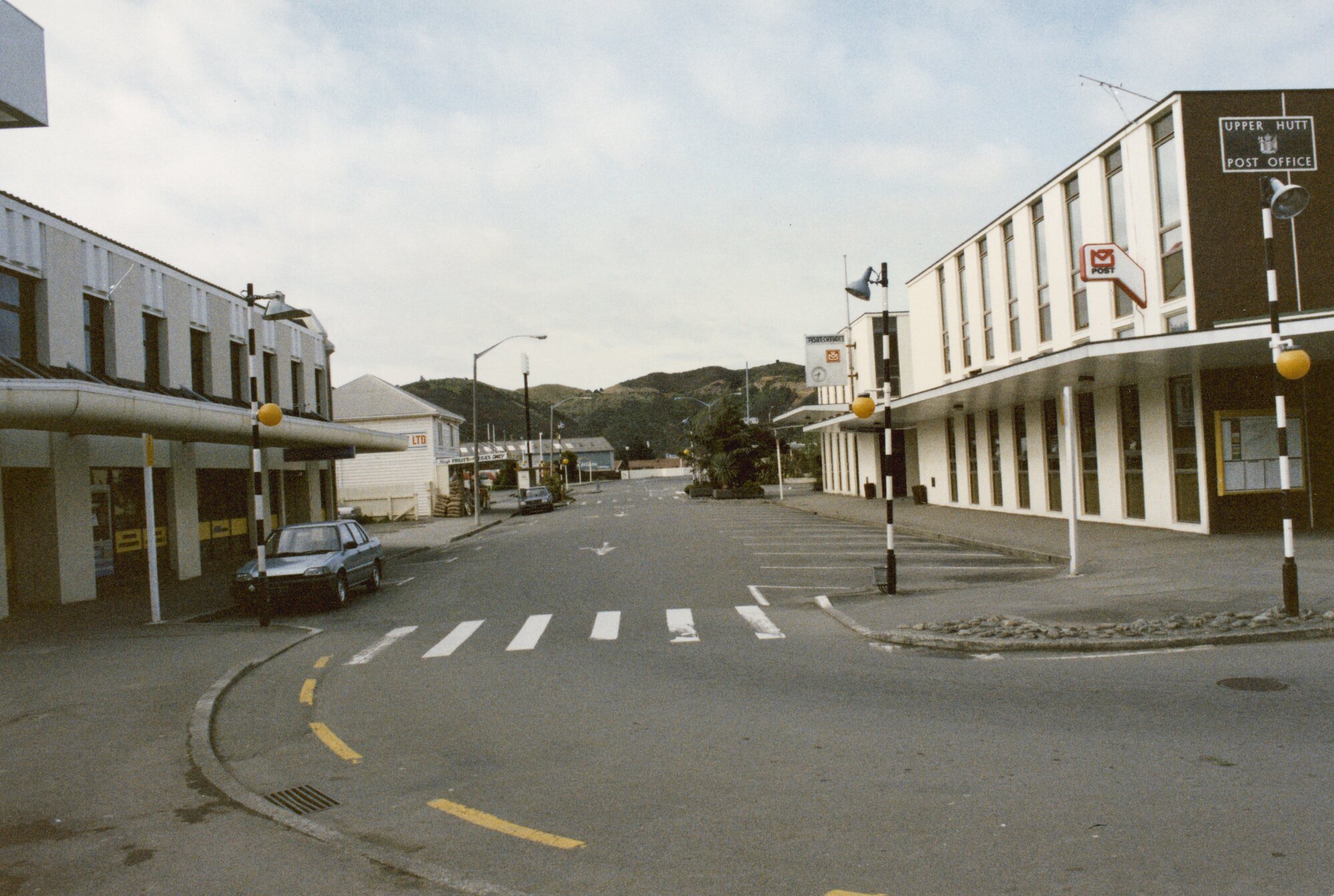 Main Street 1989 13; Station Street (now Geange Street), looking south.