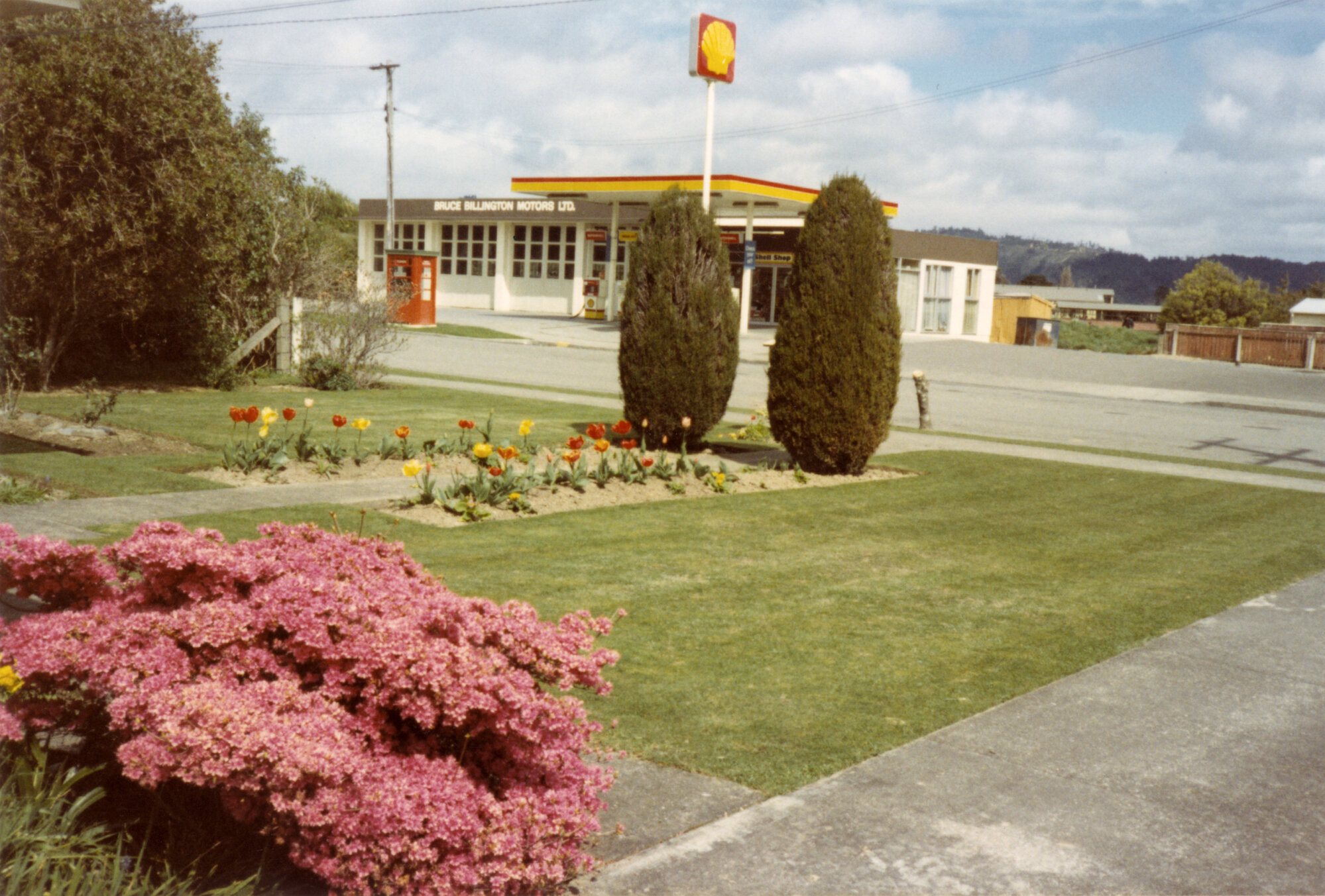 Moonshine Road; No. 51-53; new Billington Motors building.