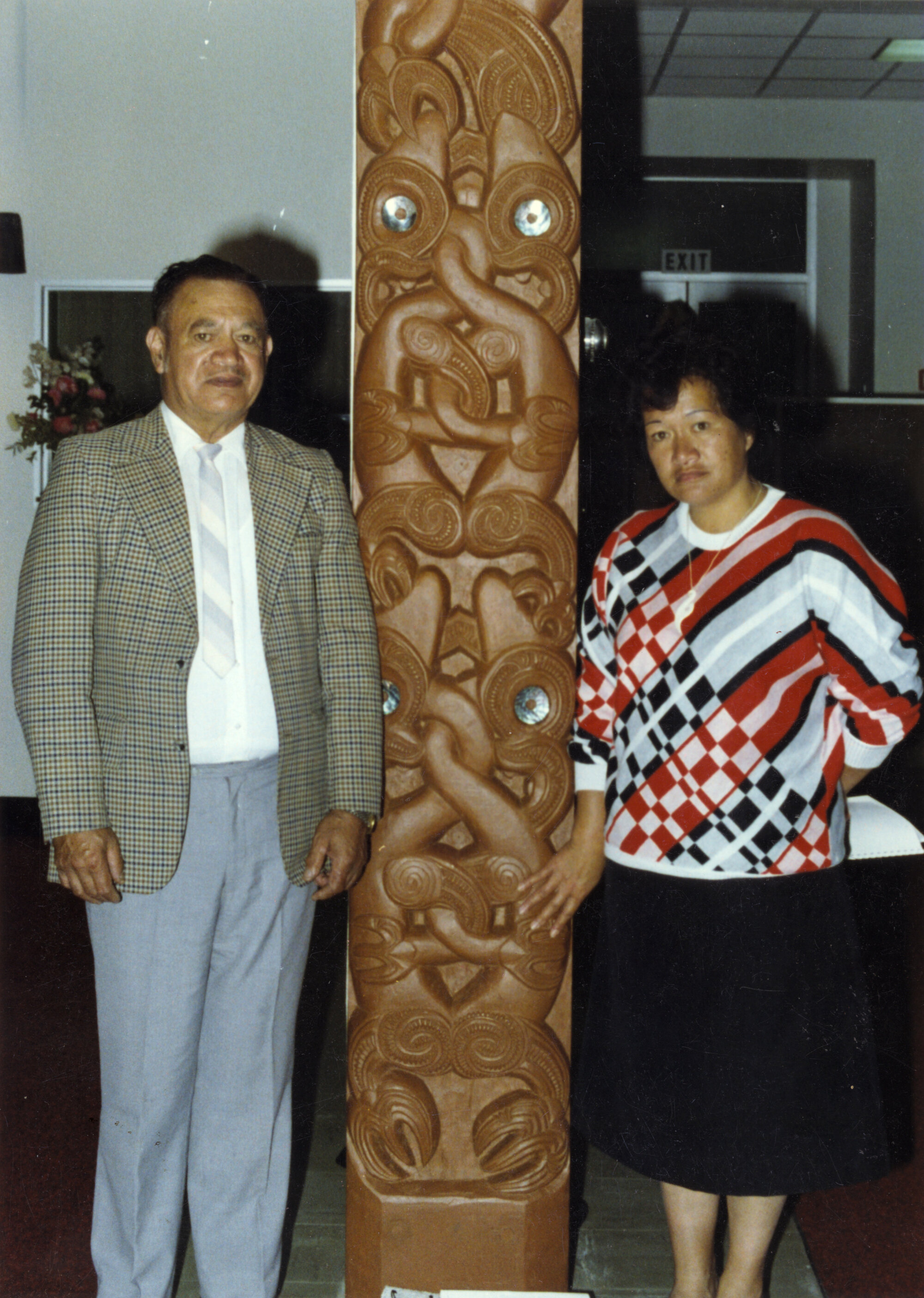 General Motors poupou Pou Heretangata, carved by Paddy Eruera, Heemi Kara; names unknown