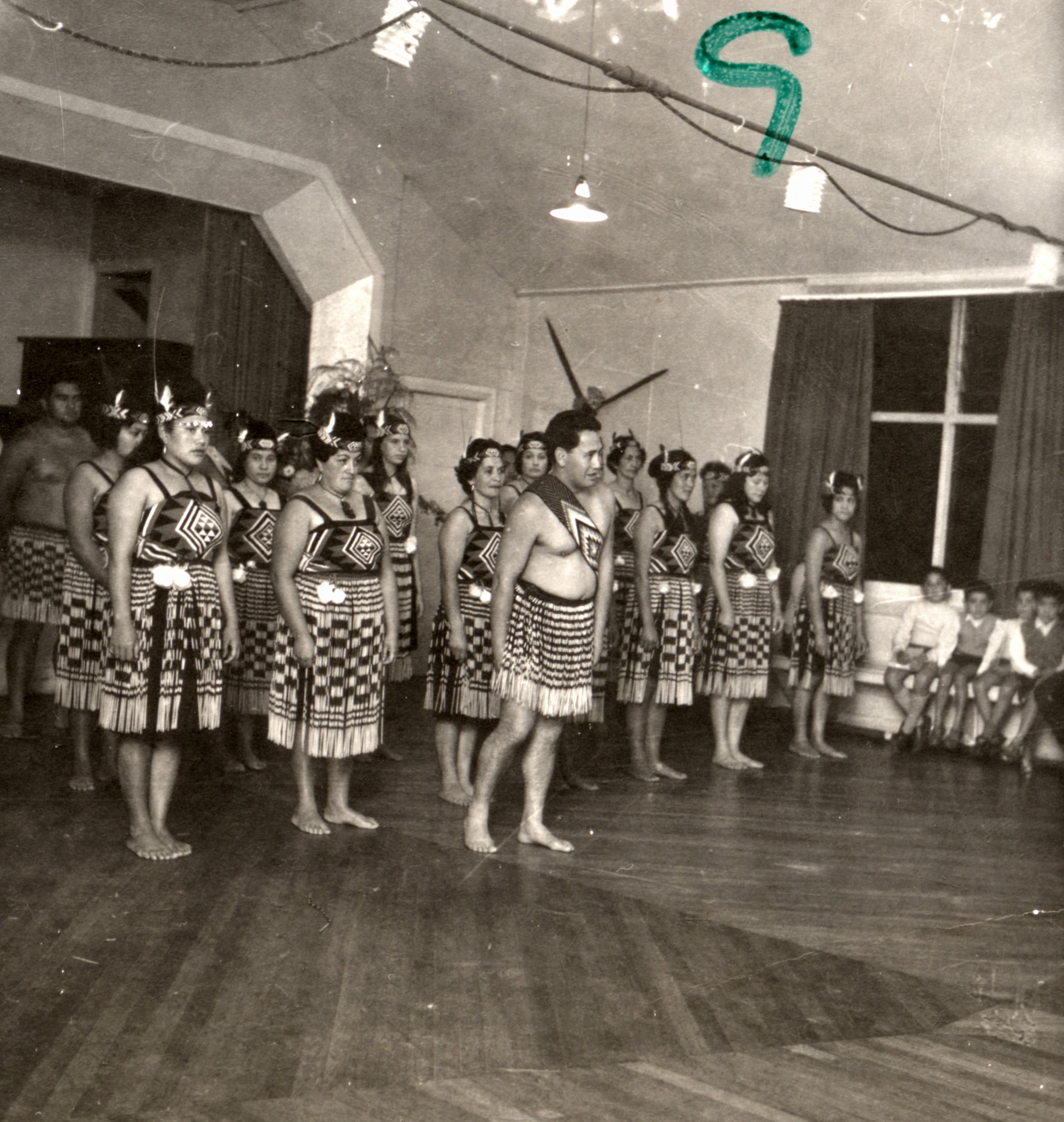 Māwai Hakona; visit by Native Americans 