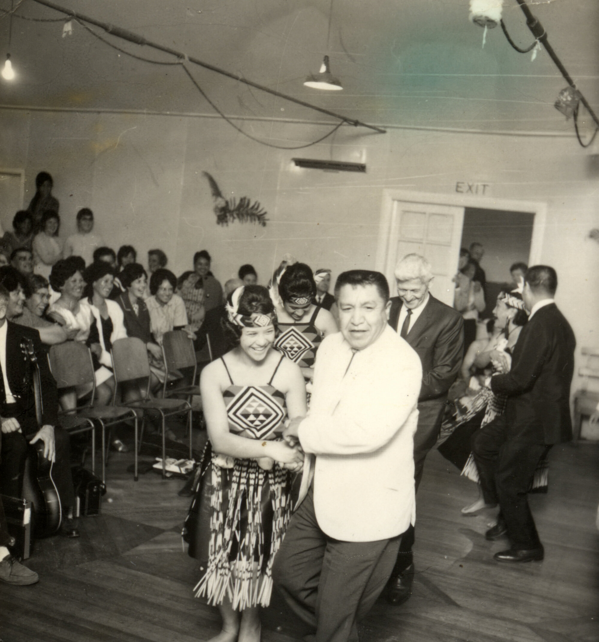 Māwai Hakona; visit by Native Americans B 10