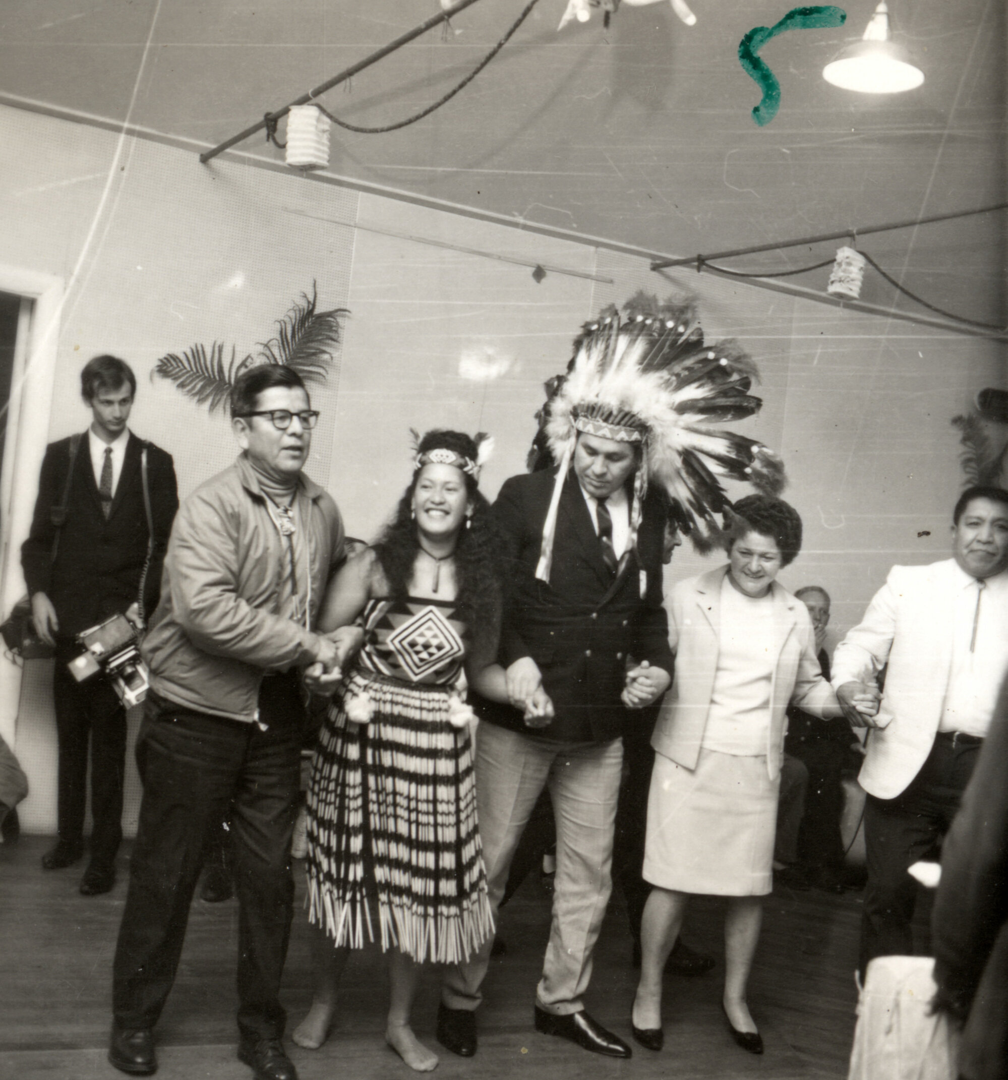 Mawai Hakona; visit by Native Americans B  5