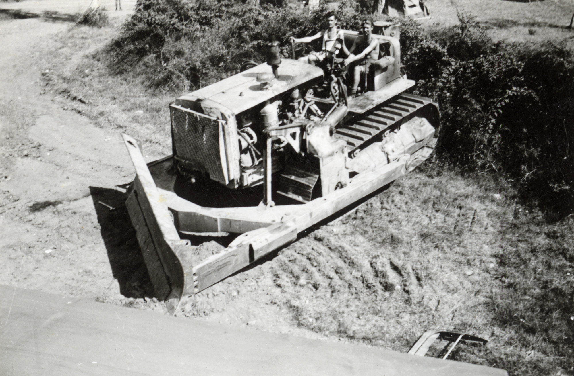Military Service, World War II; engineers; bulldozer; Caterpillar D 8.