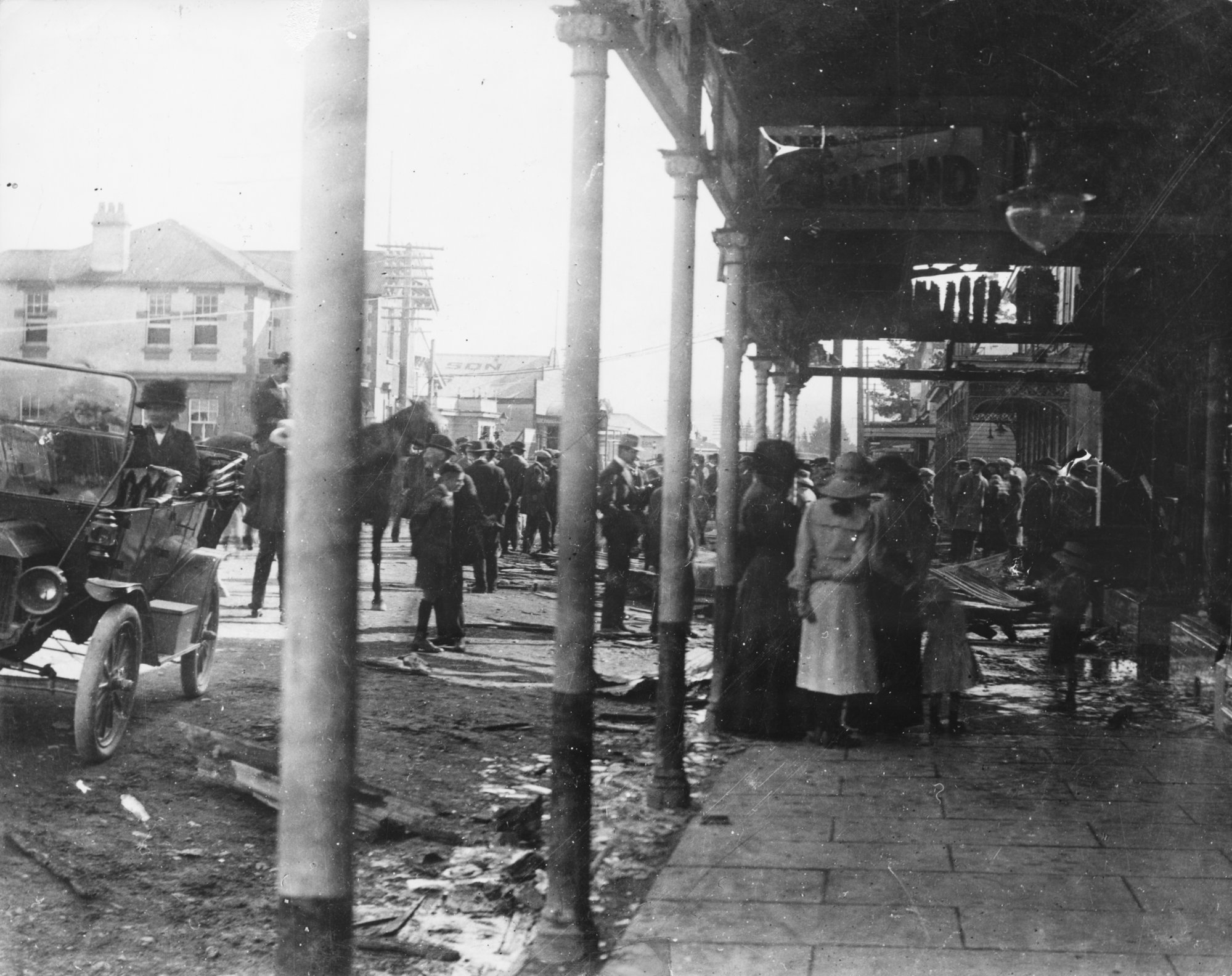 Fire; Benge &amp; Pratt's store, March 1914; aftermath of fire.