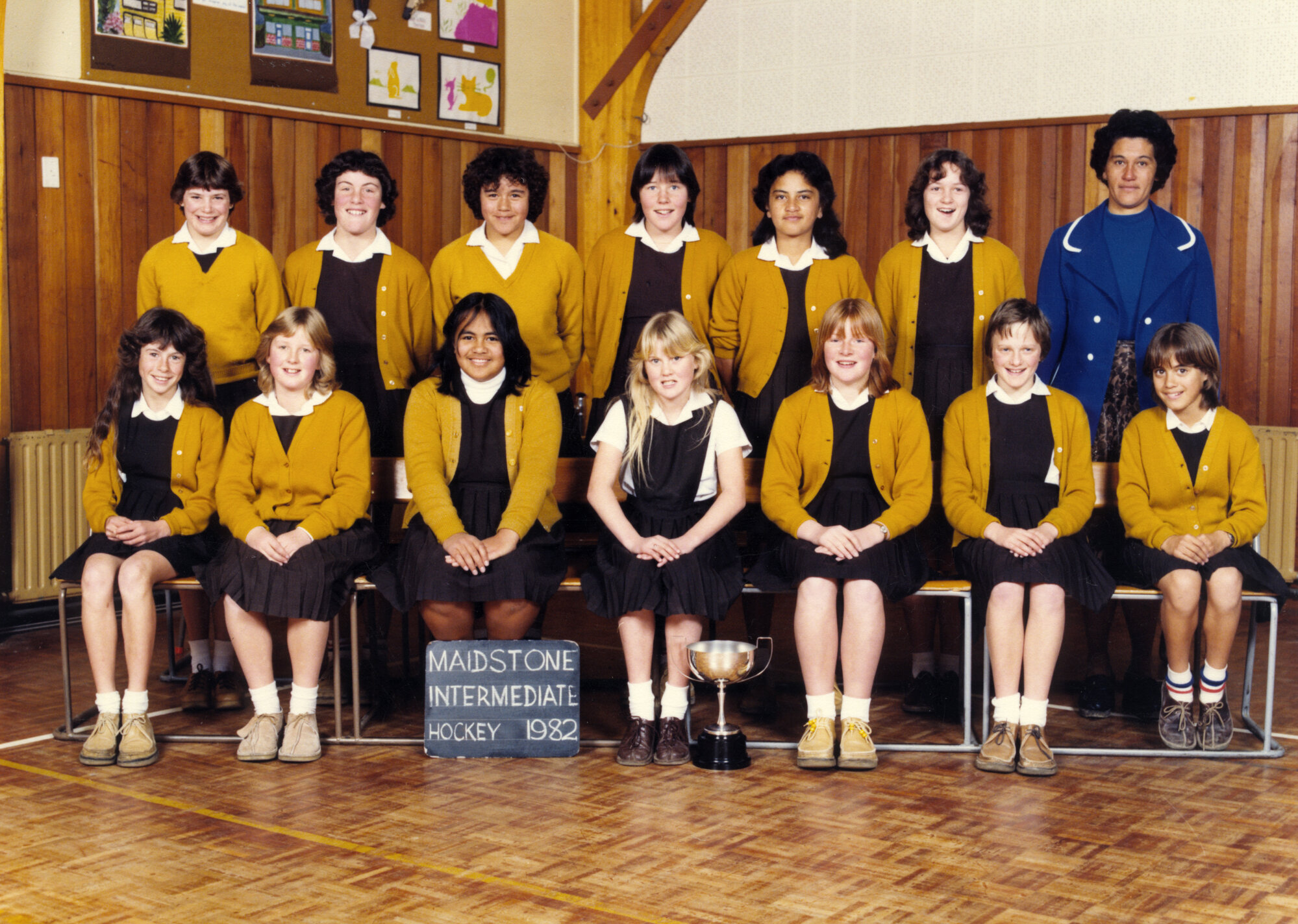 Maidstone Intermediate 1982 Sport Hockey Girls | Upper Hutt City Library