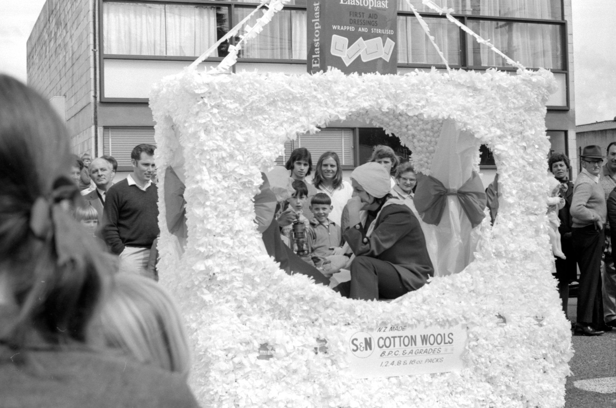 Upper Hutt Queen Carnival Parade 007; Smith &amp; Nephew.