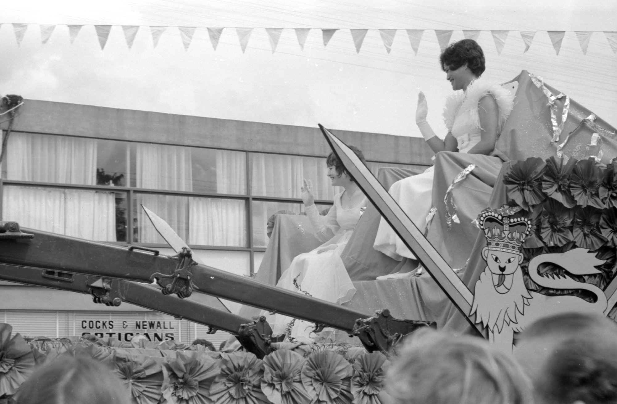 Upper Hutt Queen Carnival Parade 015; Combined Services