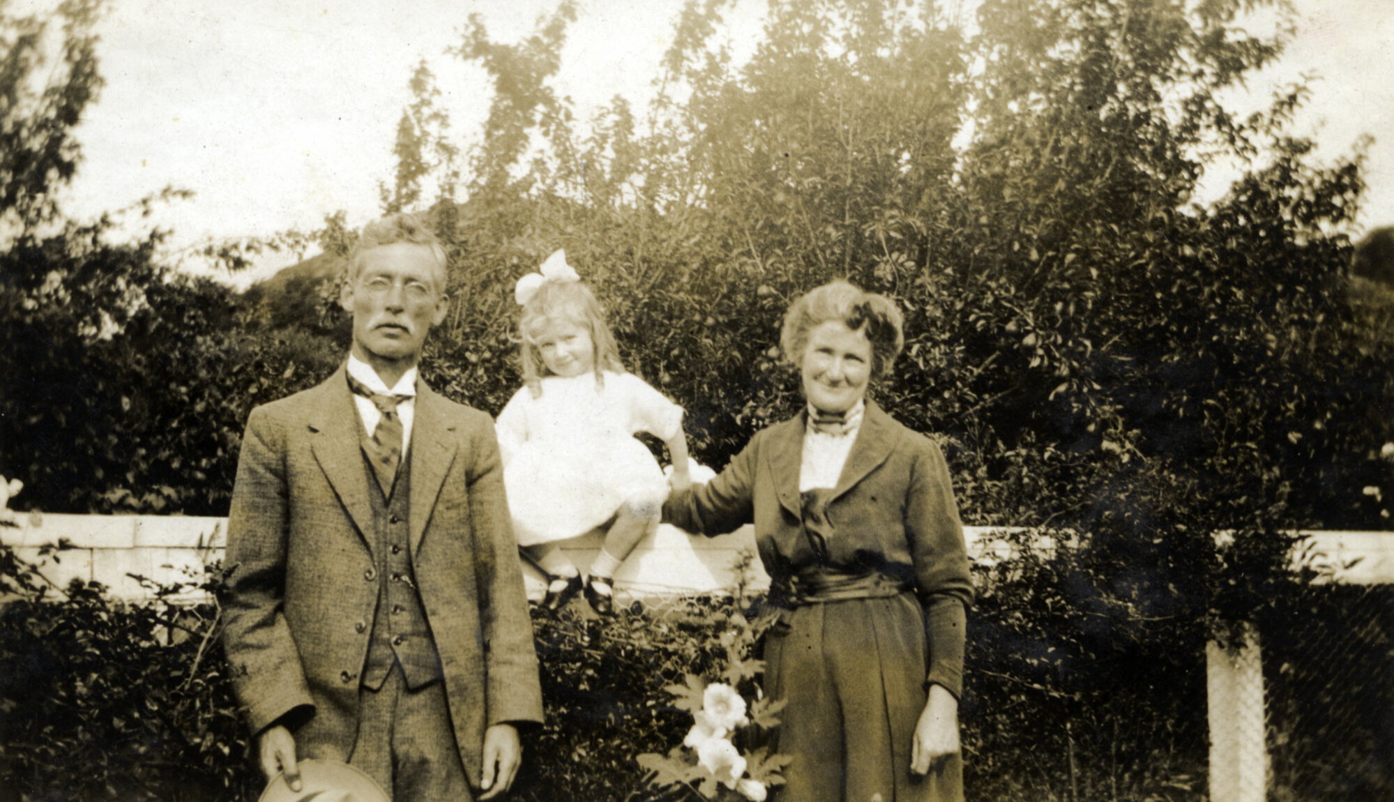 Hazelwood family; J. A. Hazelwood, (unidentified ) Edith