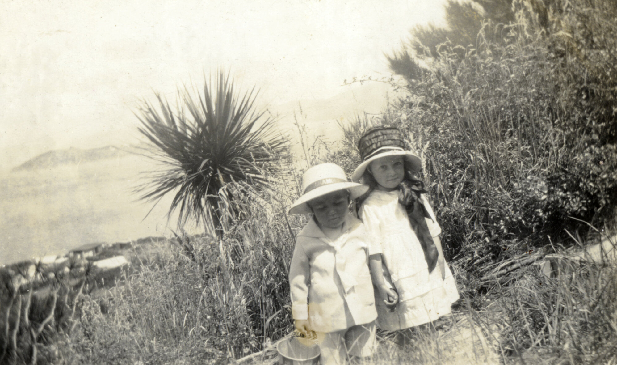 Poulson family; Doll (surname unknown) and Albion ('Tom'); Lowry Bay?
