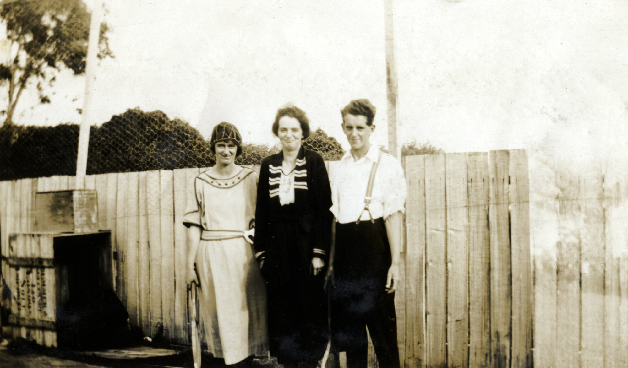 Hazelwood family; Jessie, Violet, Percy; 2 King St, Lower Hutt