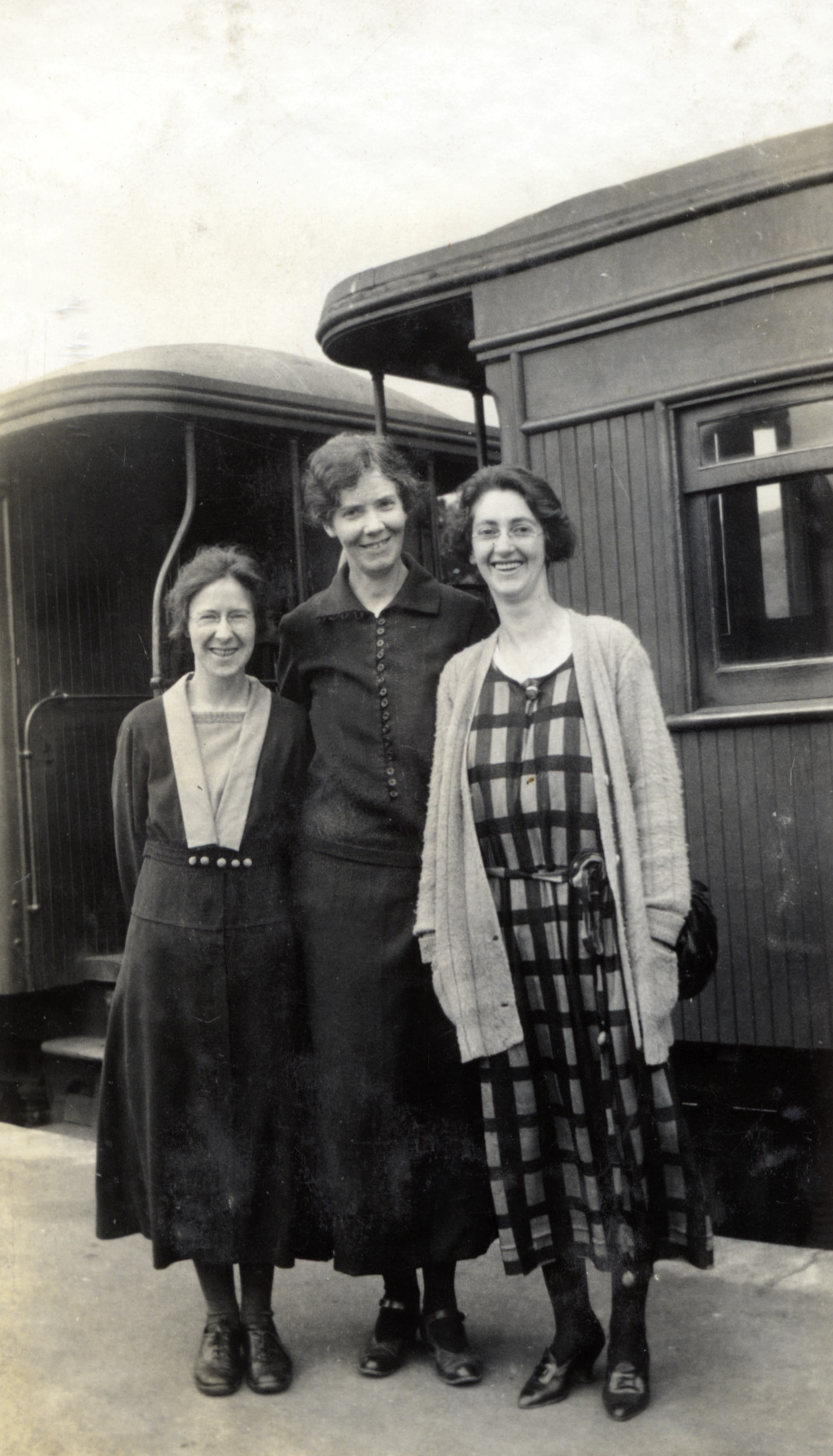 Lay, Miss C Shirtcliff, and May Poulson in front of a train carriage
