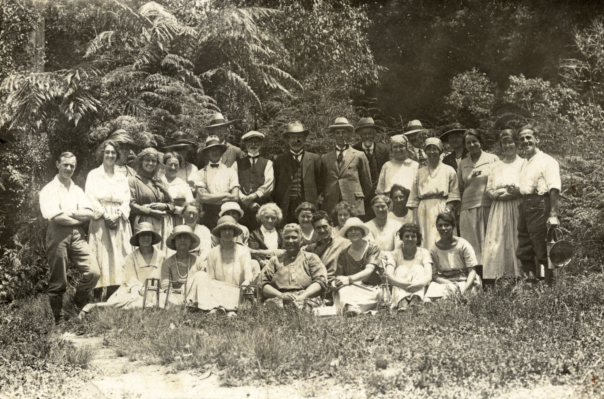 Hazelwoods staff or family(?); bush picnic; circa 1926