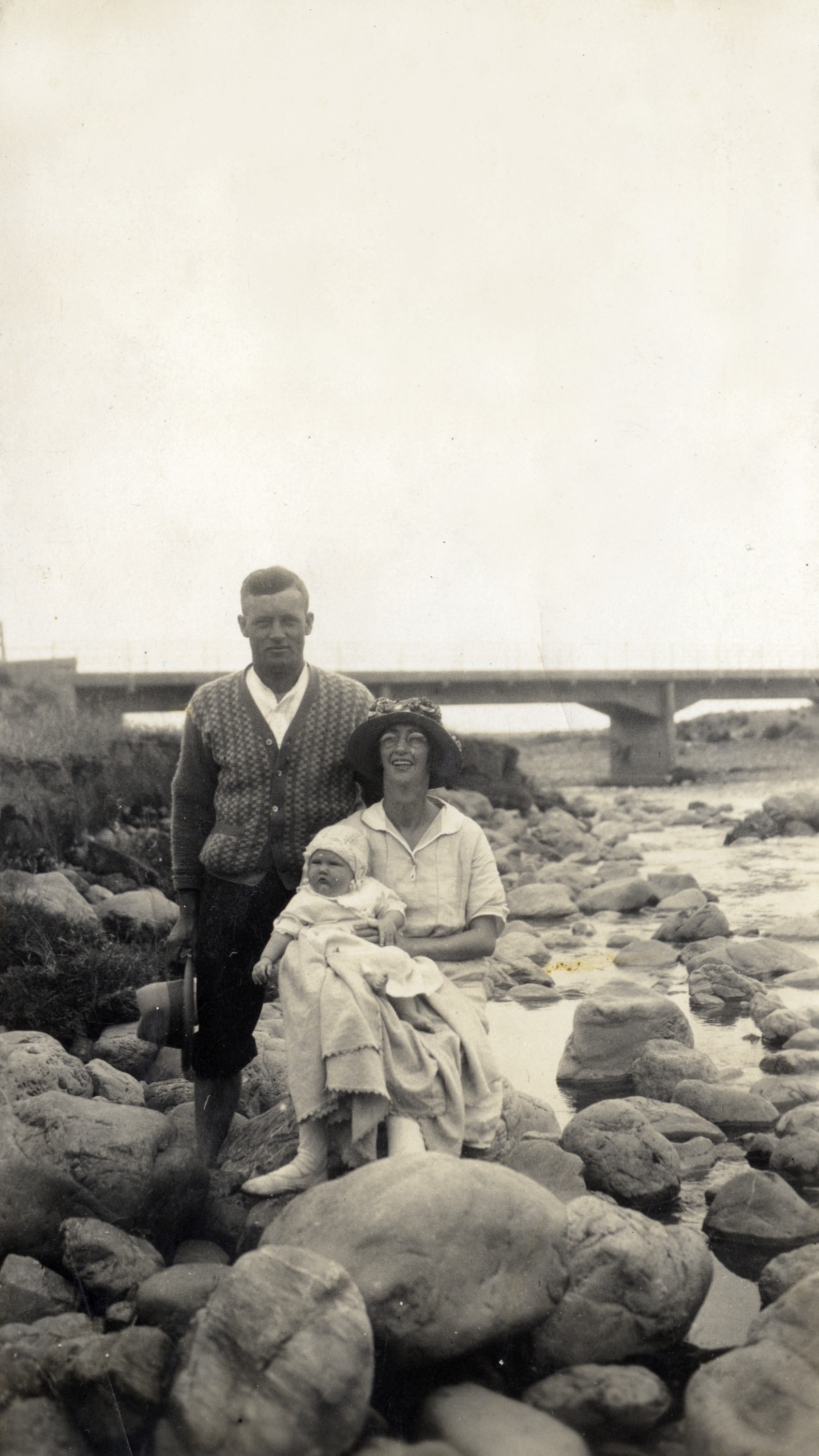 Hector and May Poulson with daughter Eda, 1928