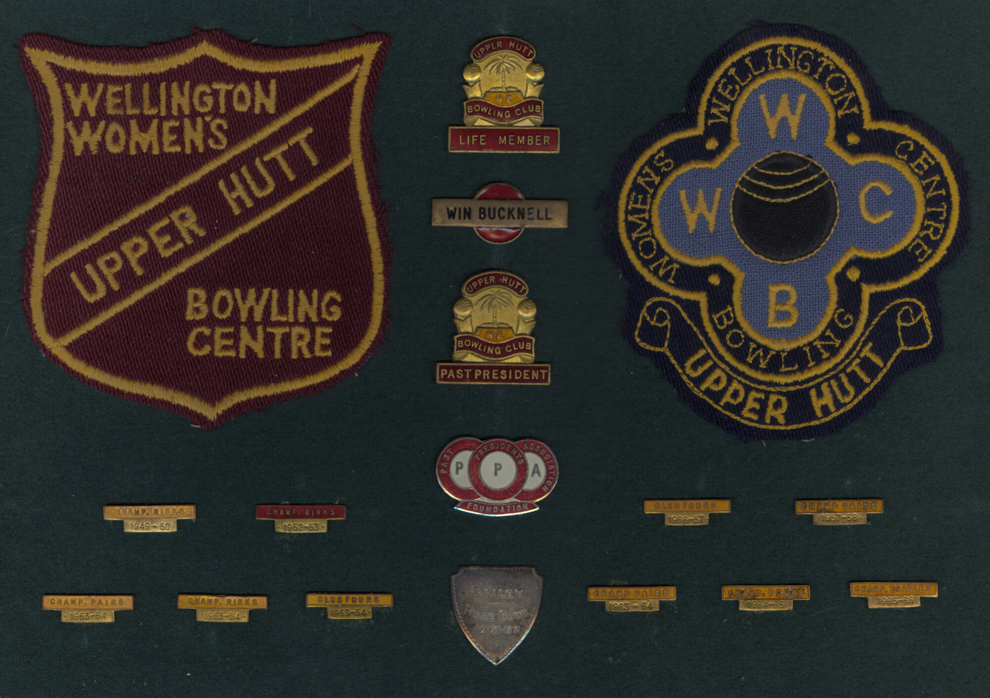 Upper Hutt Bowling Club Win Bucknell Medallion Display