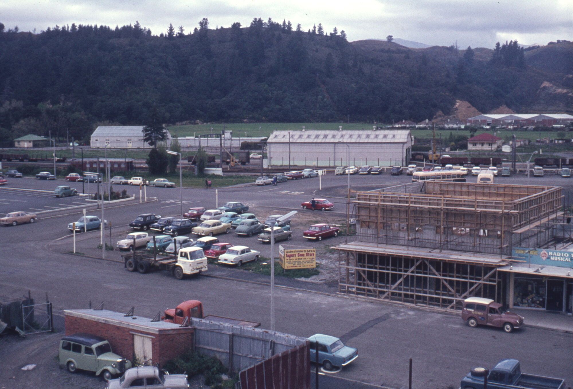 View from BNZ building 1967, October; 2; eastern end of Geange Street.