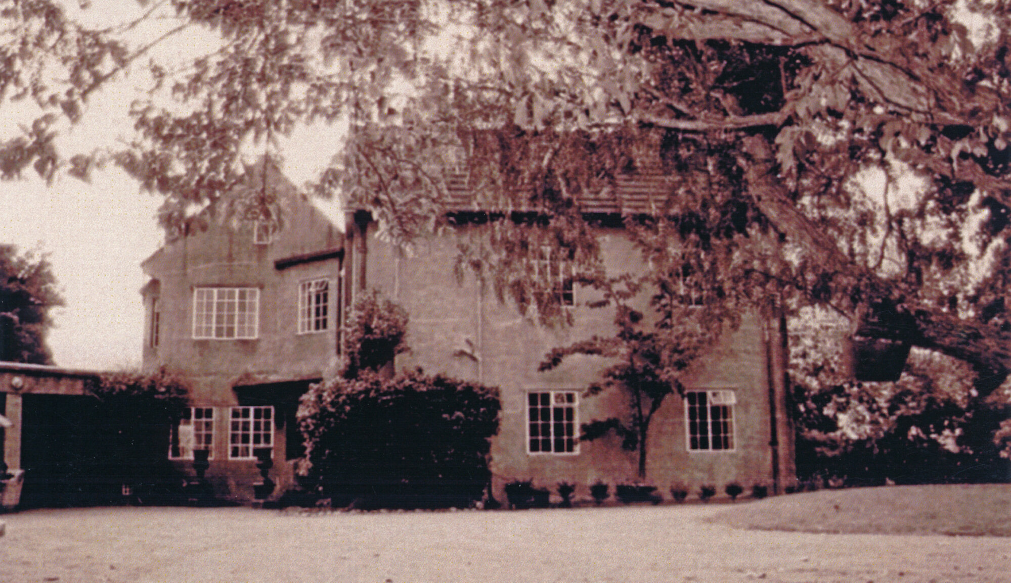 Brentwood Manor, 5 Brentwood St