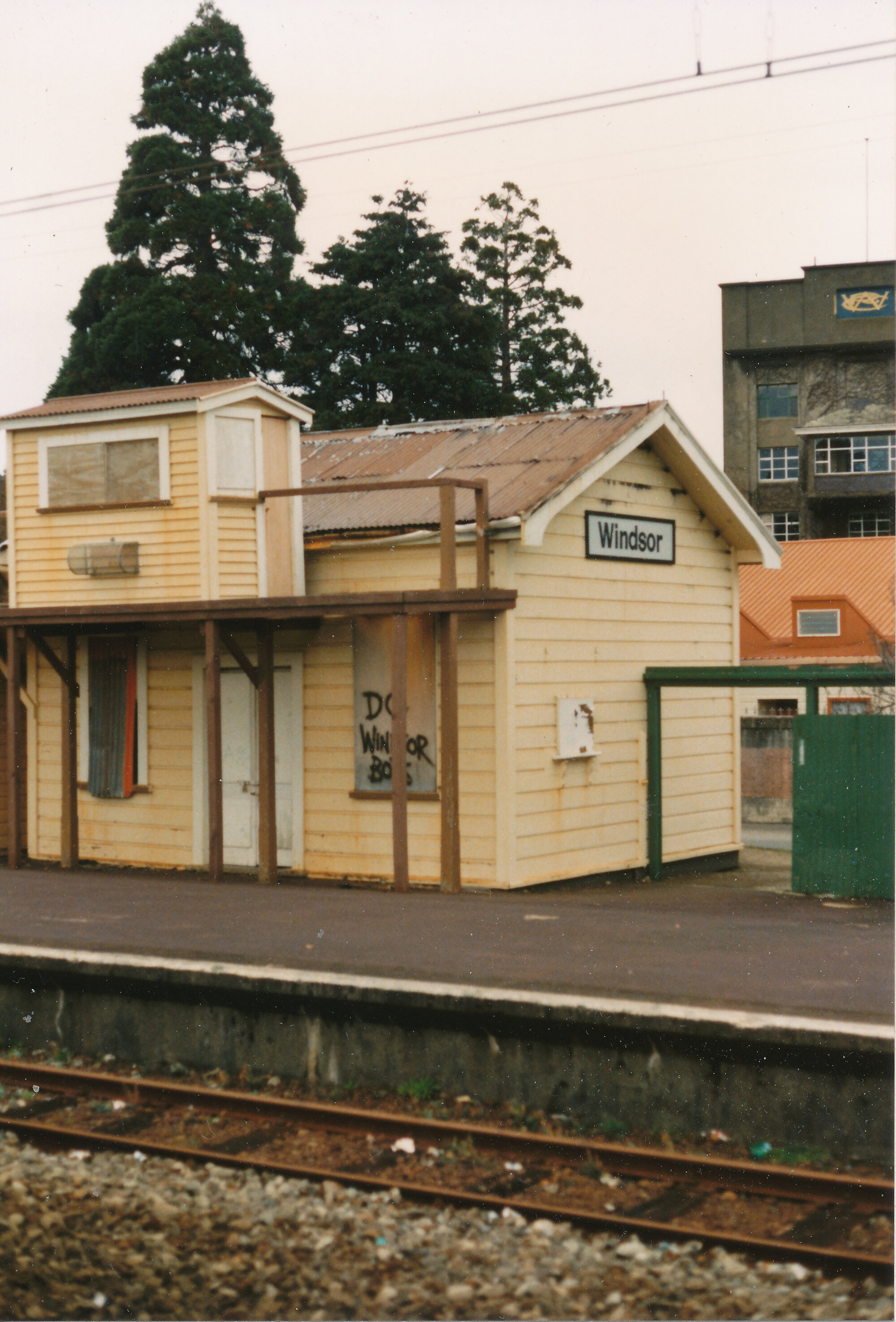 Trentham railway station; racecourse platform building - 1990.