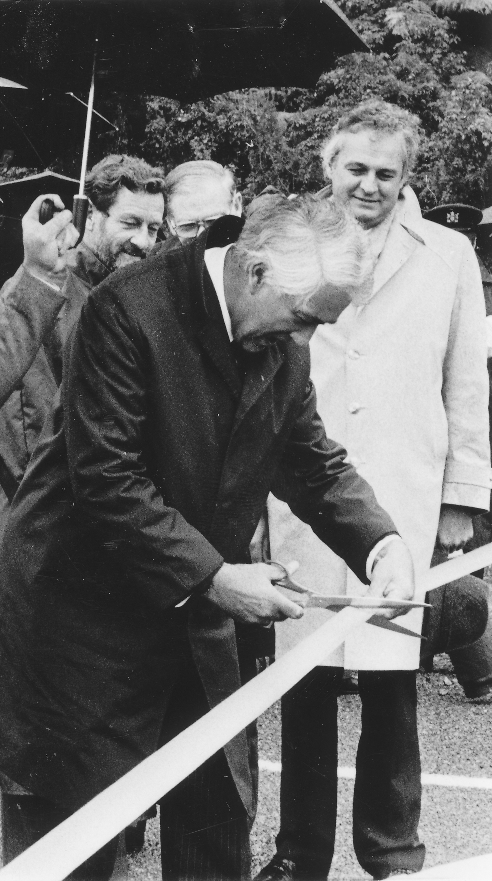 River Road opening; Governor-General Sir Paul Reeves cuts the ribbon; Bill Jeffries, M P, inbackground
