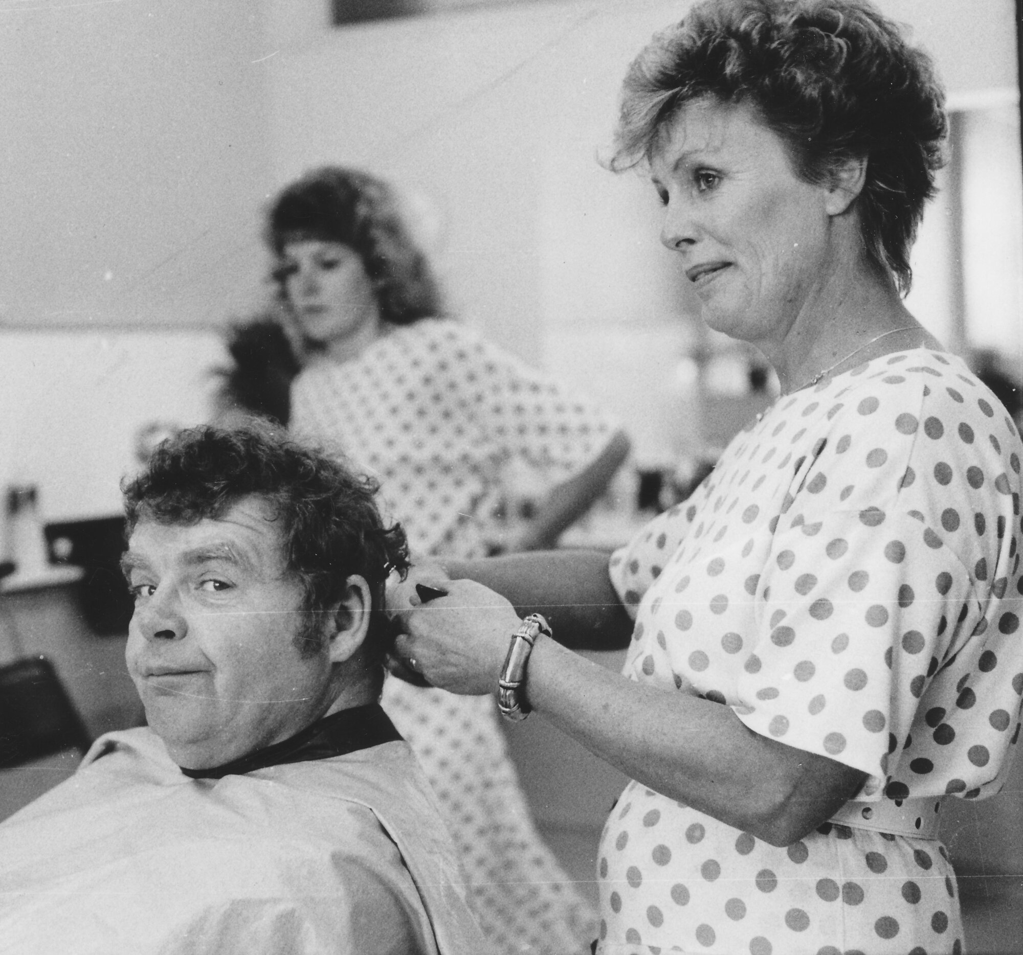 Geoffrey Hughes ('Eddie Yates' in TV's "Coronation Street") gets a haircut from Jackie Svenson of Peaches Hair Design.