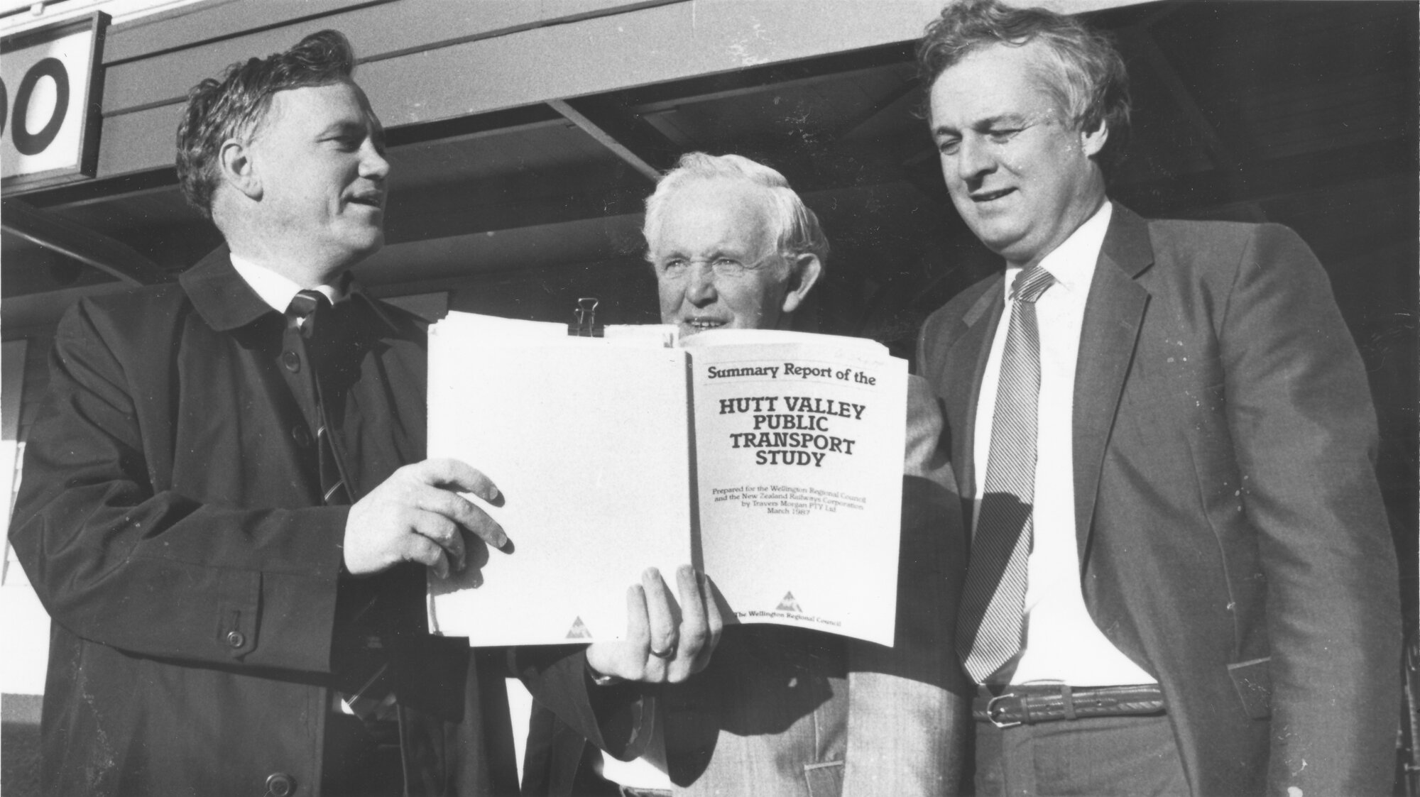 Minister of Transport Richard Prebble, Eastern Hutt M P Trevor Young and Heretaunga M P Bill Jeffries and plans for Waterloo bus-rail interchange.