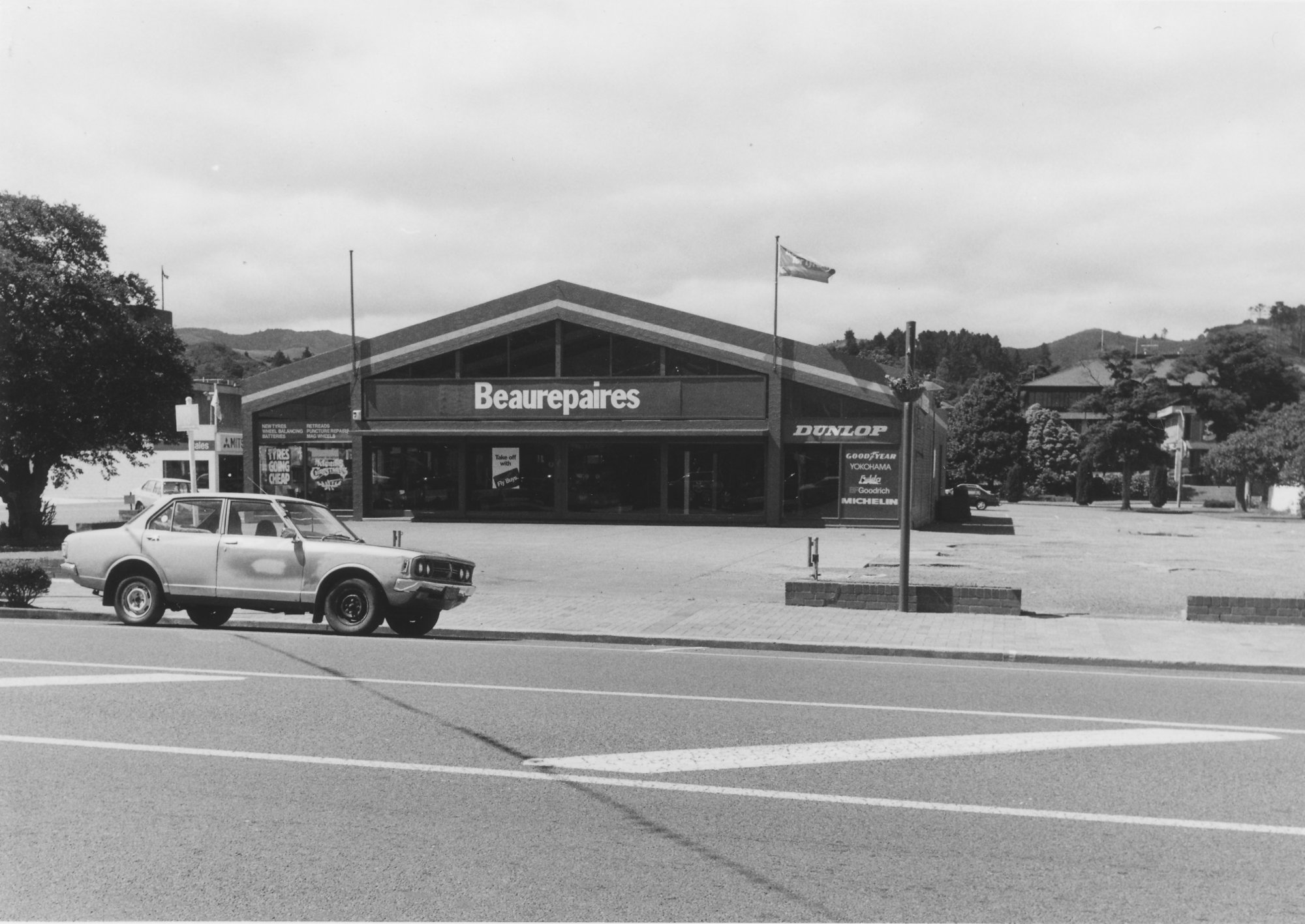 Main Street, 1997, south side; No.  50; Beaurepaires