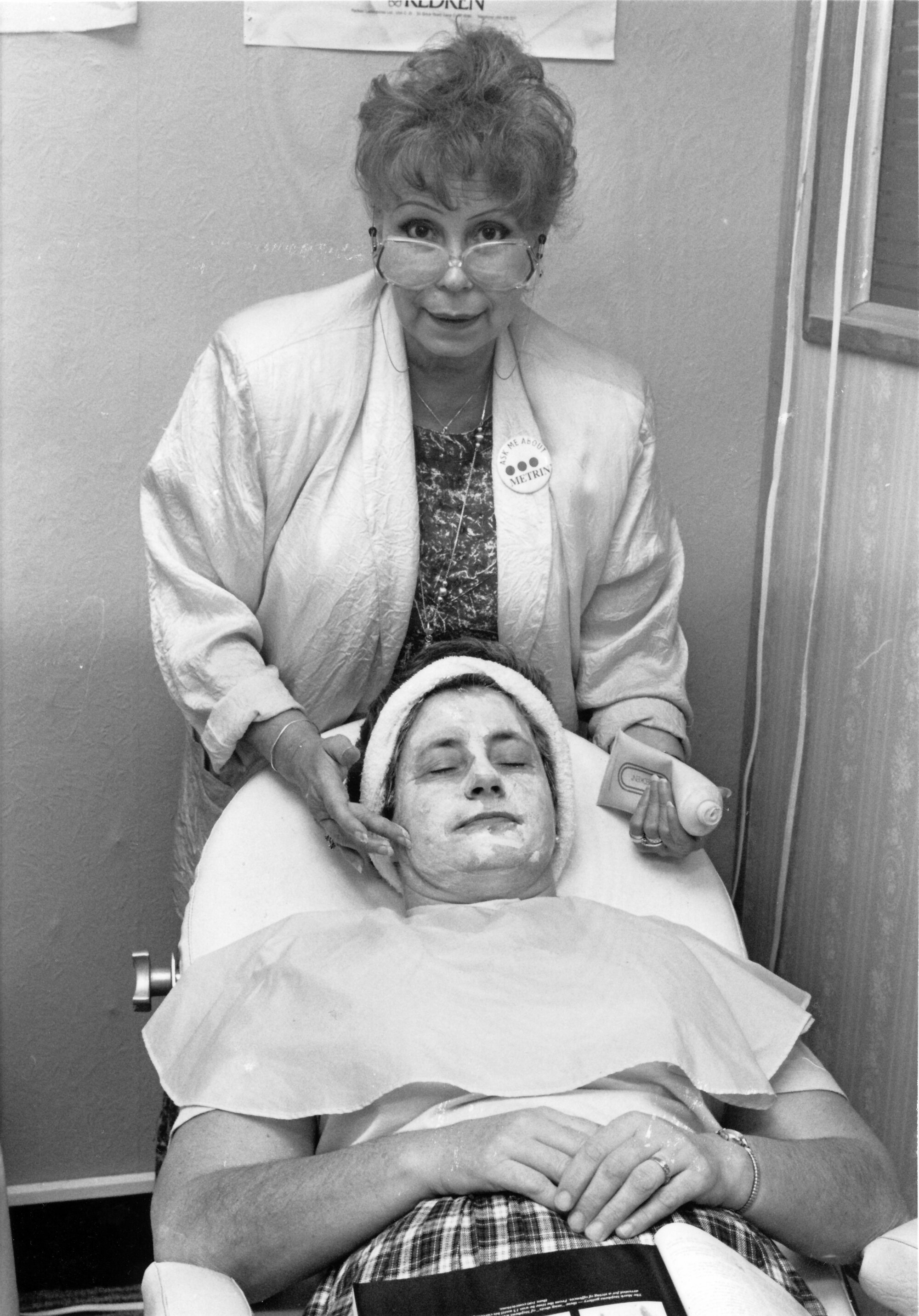 Beautiful Lady, 19 Princes Street; Mandy Harvey applies a refining and softening mask to a client's face.